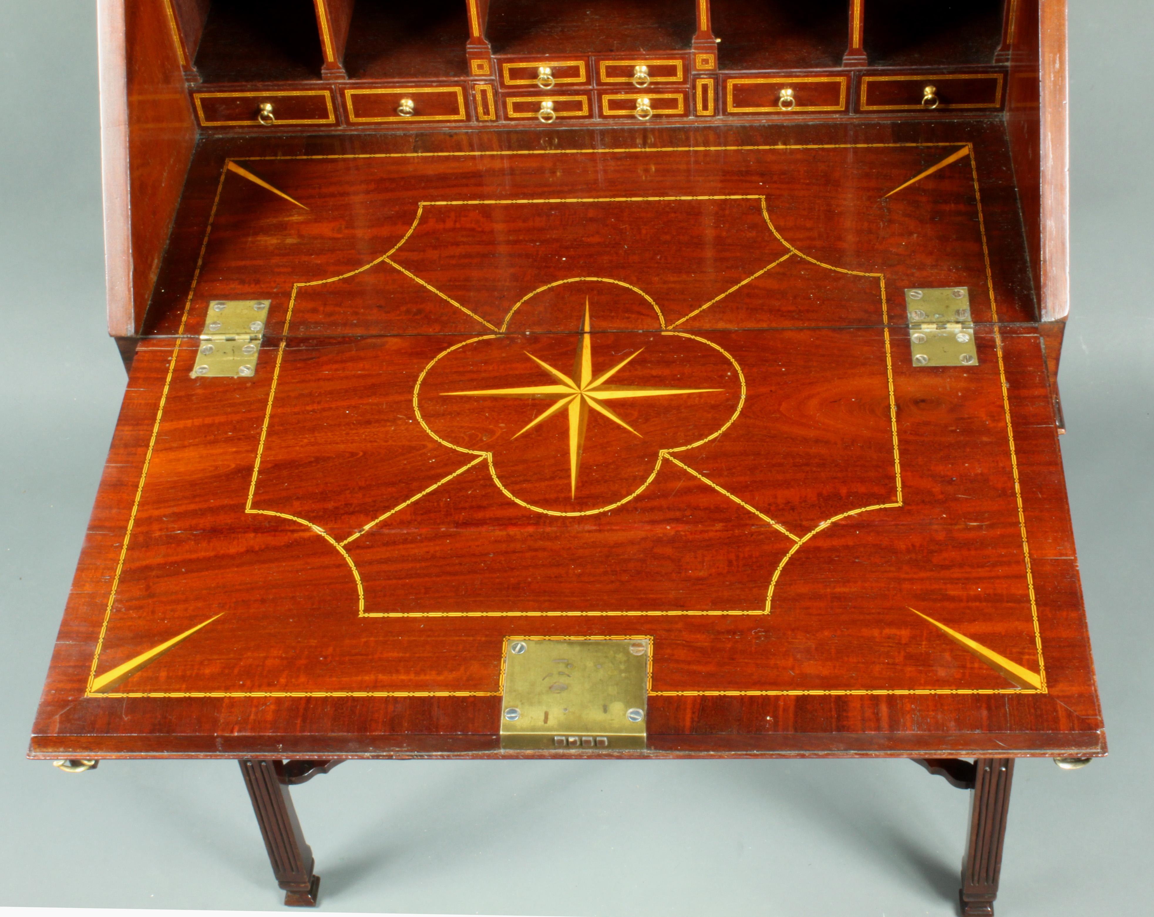 Mesa del Periodo Chippendale Jorge III en su Soporte Original en Bueno estado para la venta en Bradford-on-Avon, Wiltshire