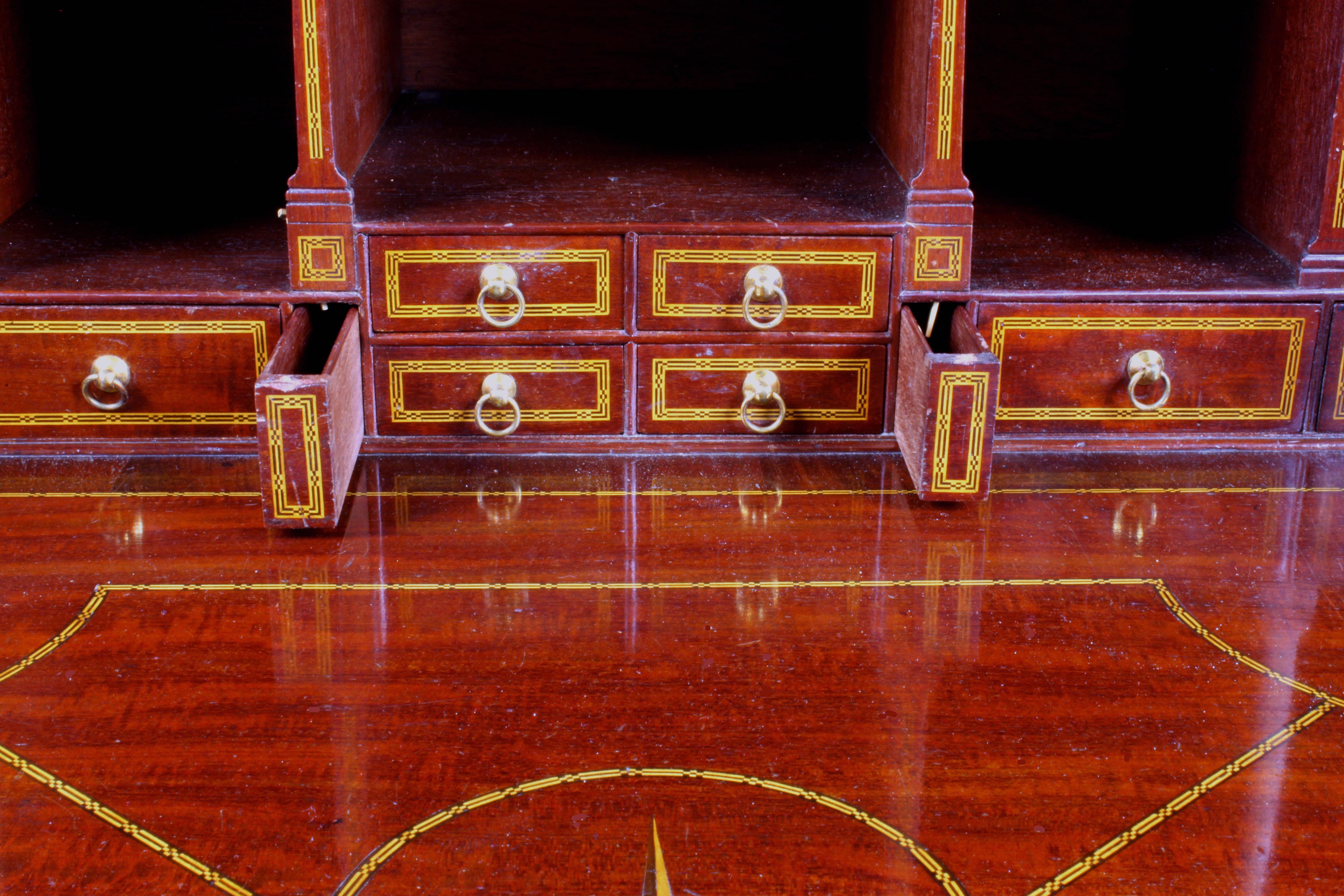 Mesa del Periodo Chippendale Jorge III en su Soporte Original siglo XVIII en venta