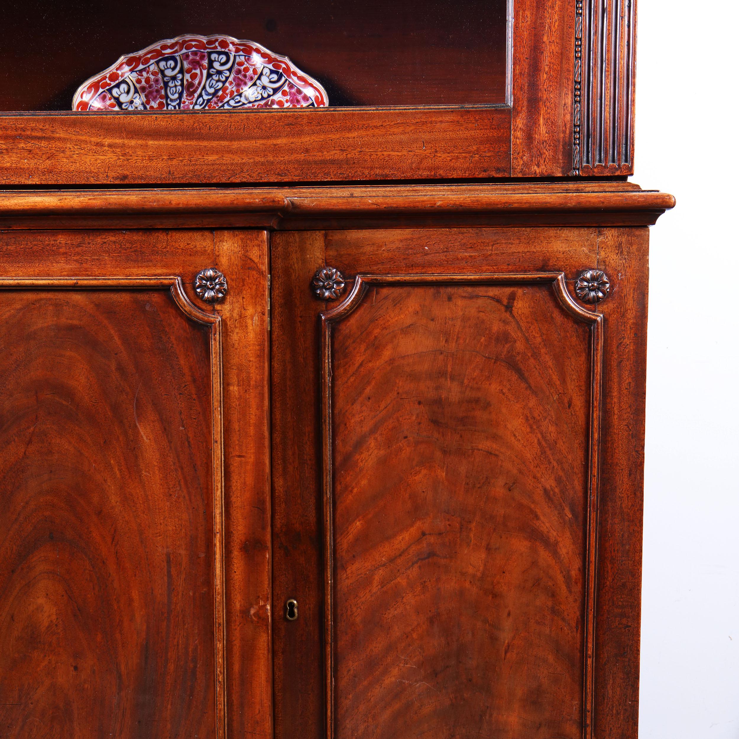 George III Chippendale Period Mahogany Breakfront Bookcase In Good Condition For Sale In London, by appointment only