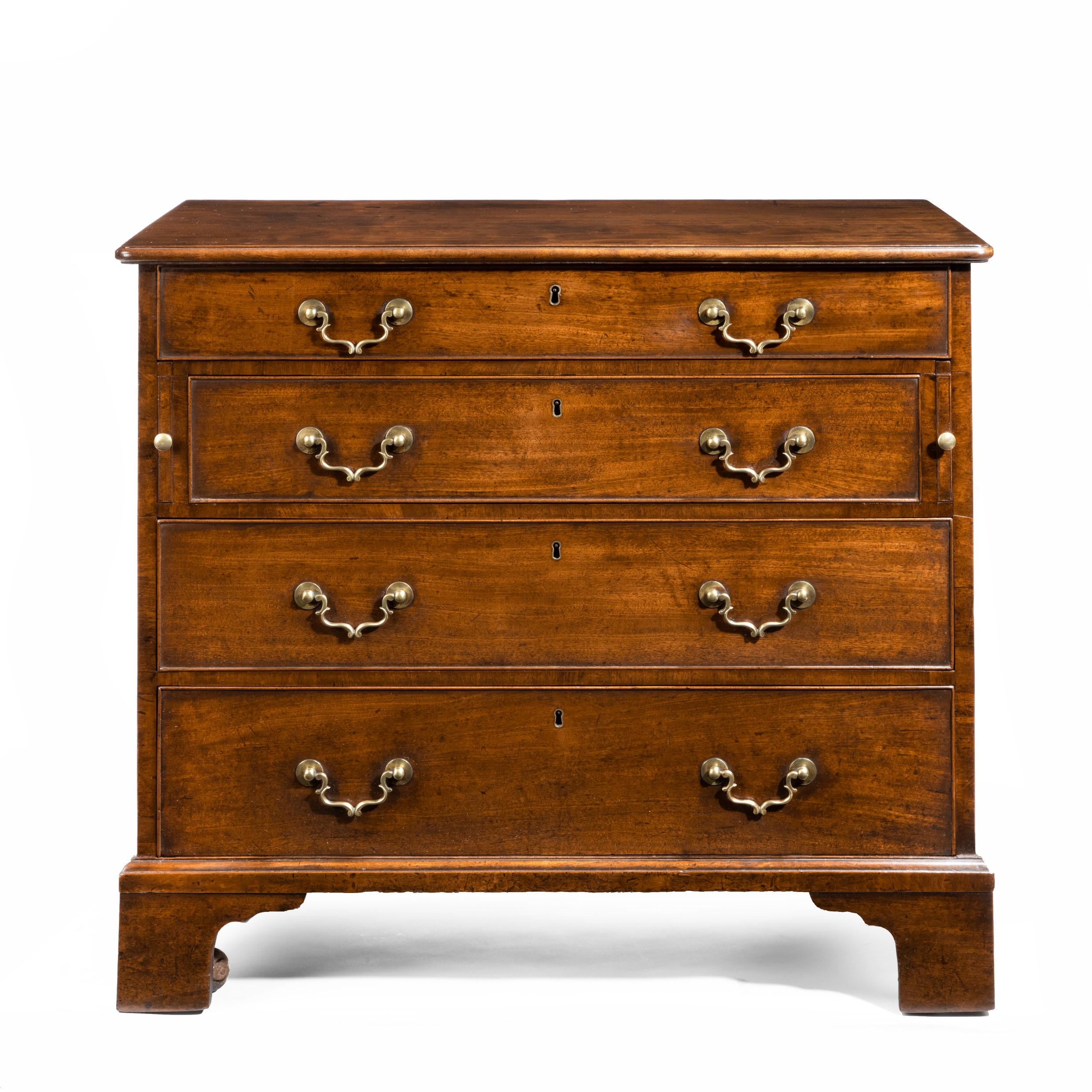 George III, Chippendale Period, Mahogany Chest of Drawers In Good Condition In Lymington, Hampshire
