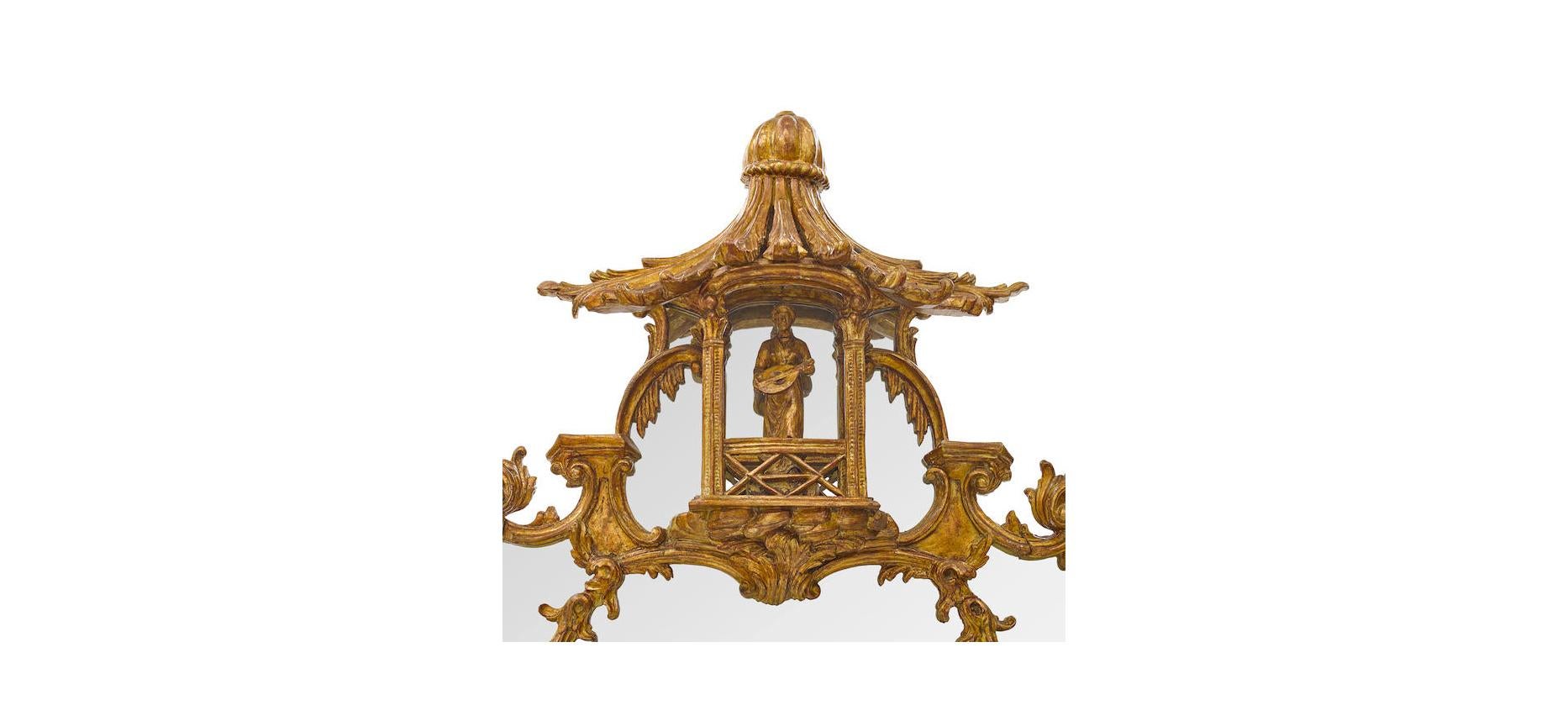 Sculpté à la main Miroir en bois doré sculpté de style Chippendale George III, 19ème siècle en vente