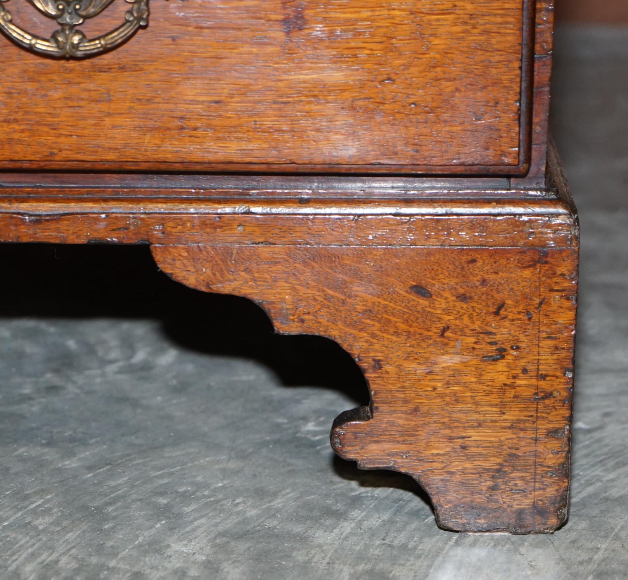 George III circa 1760 English Oak Thomas Chippendale Carved Bureau Bookcase For Sale 7