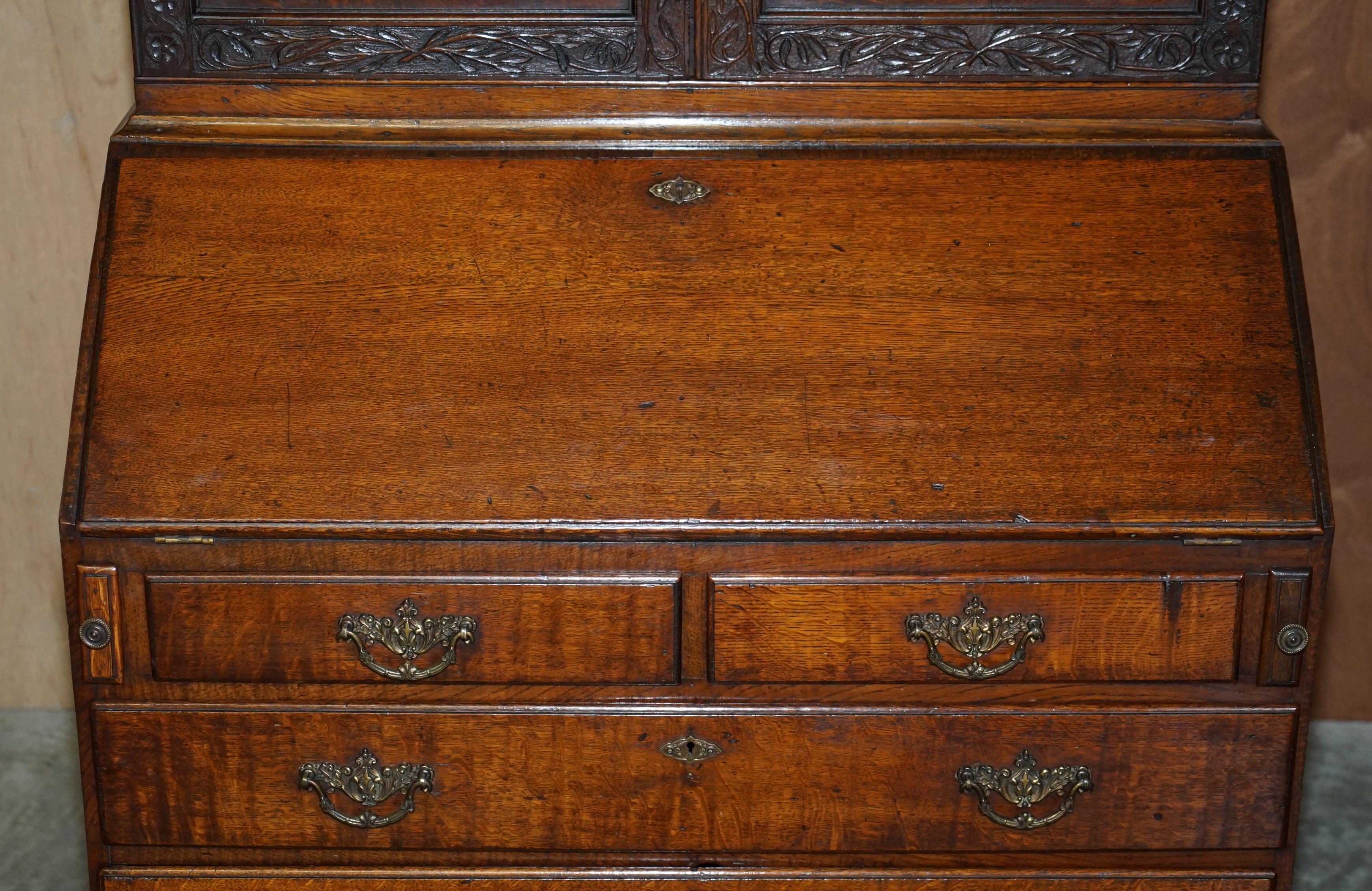 George III circa 1760 English Oak Thomas Chippendale Carved Bureau Bookcase For Sale 1