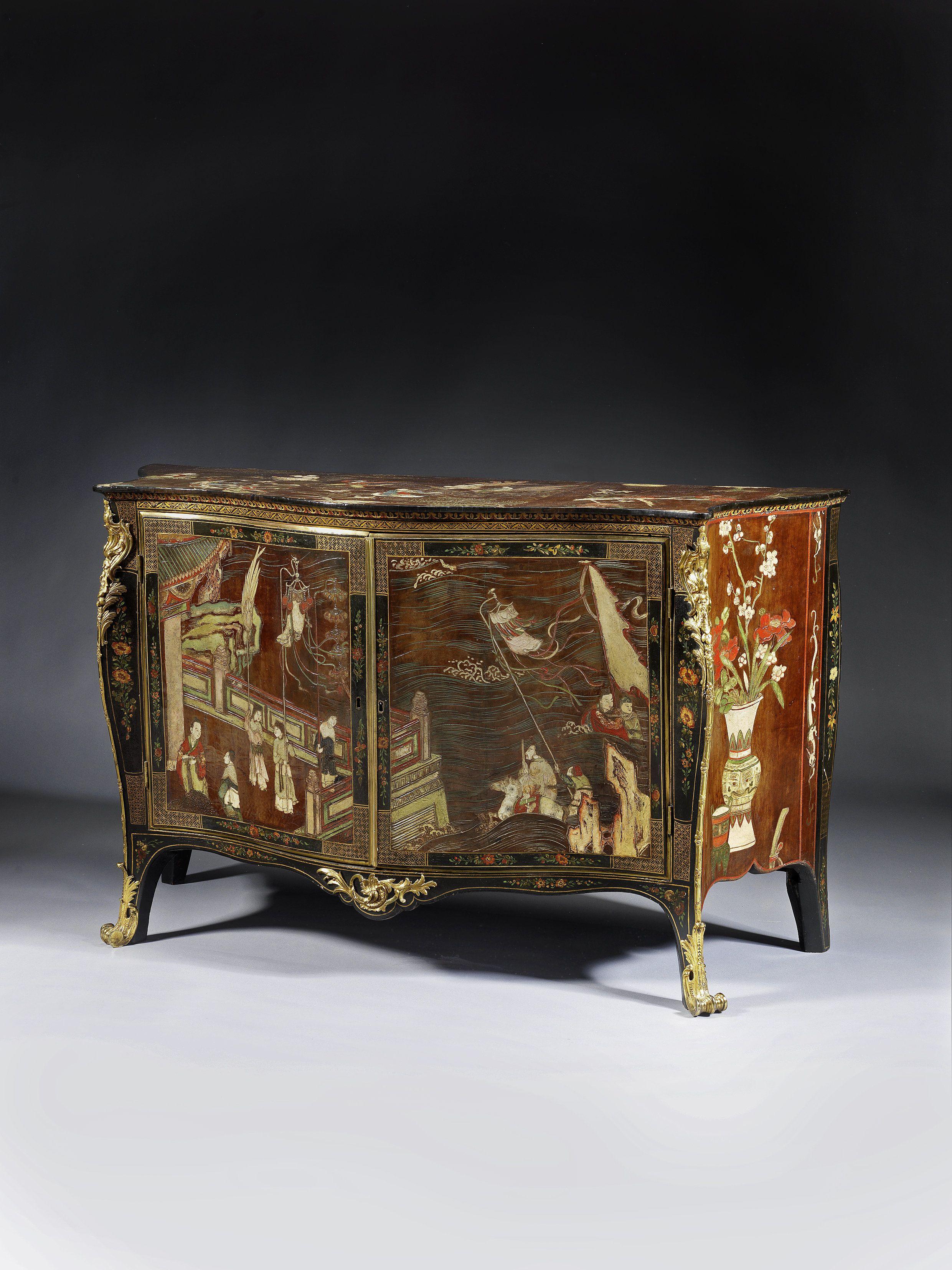 Cómoda Serpentina Jorge III Lacada Coromandel, Montada en Latón Dorado Chinoiserie en venta