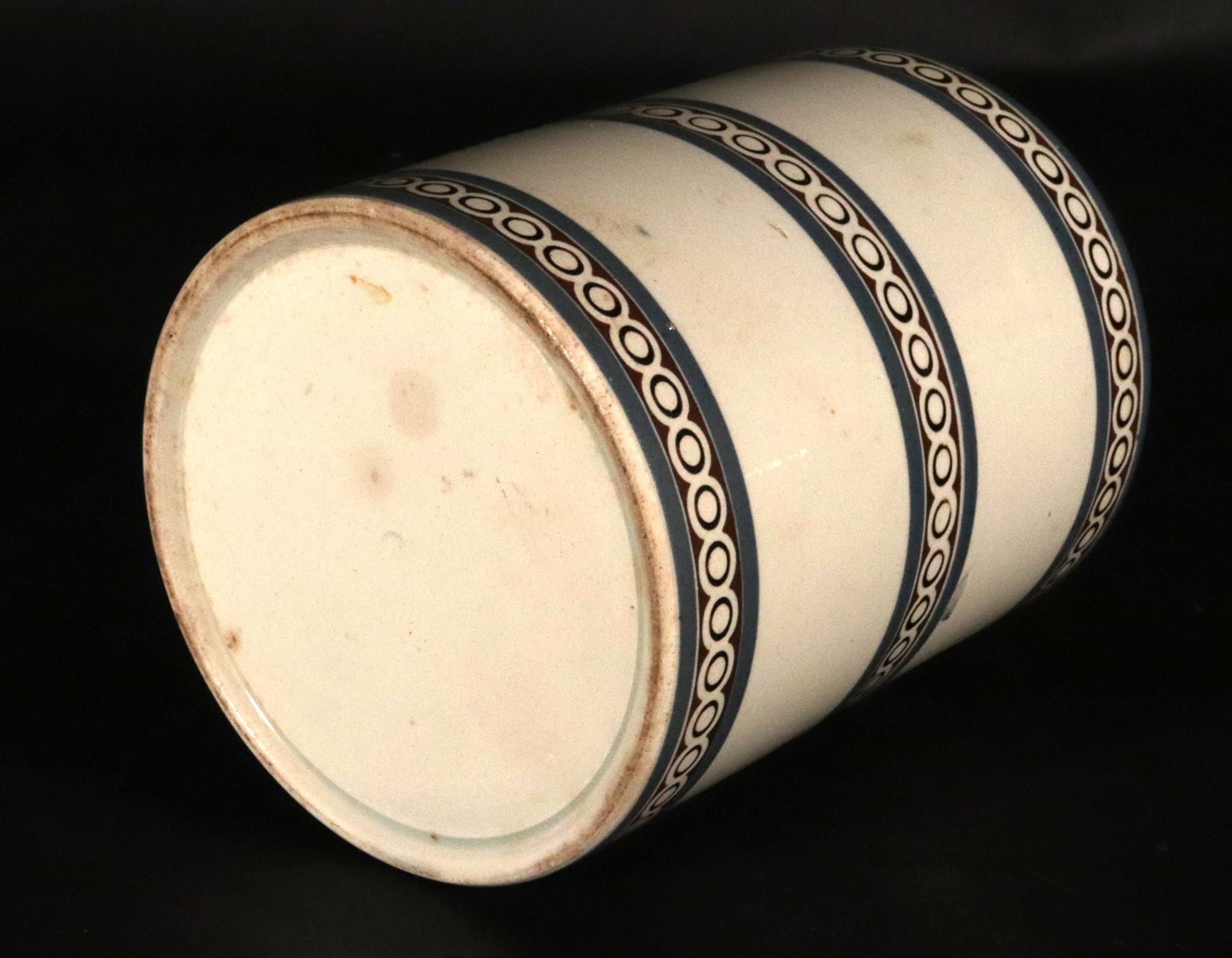 Georg III. Sahnekrug mit emaillierter Dekoration (Wedgwoodware) im Angebot