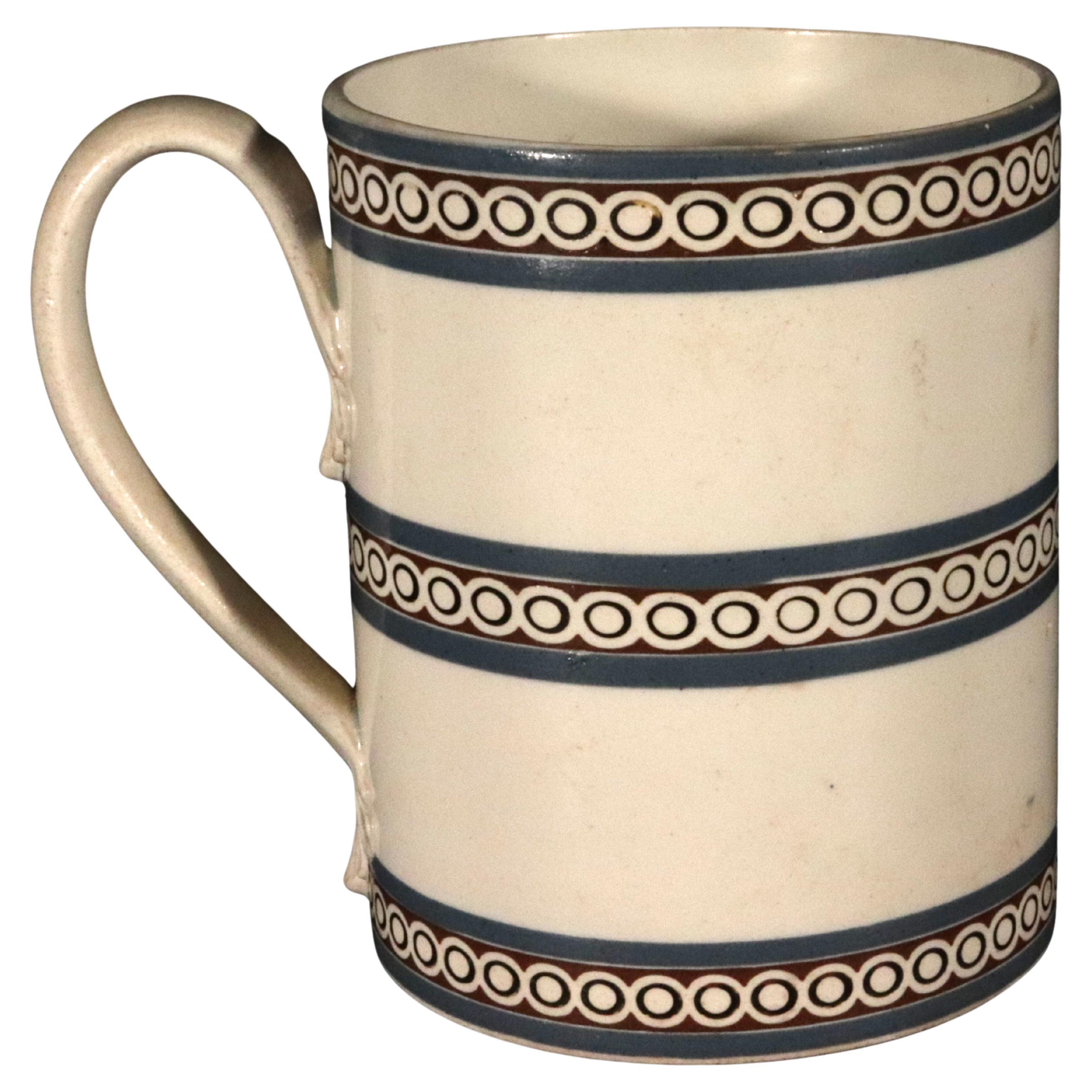 Georg III. Sahnekrug mit emaillierter Dekoration im Angebot
