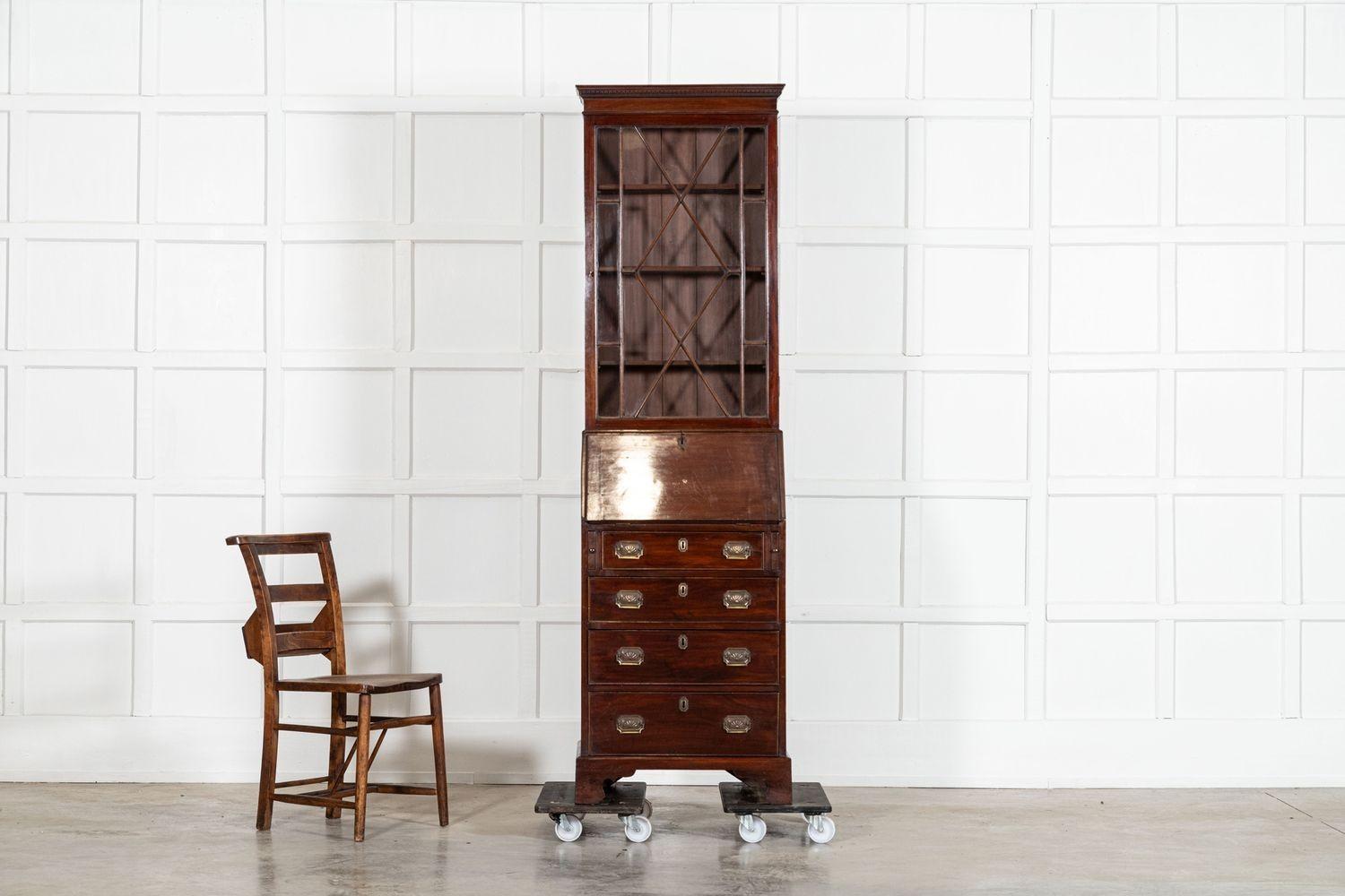 XIX secolo Libreria Bureau Giorgio III Diminutive inglese in mogano smaltato in vendita