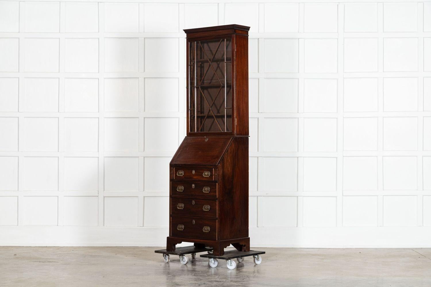 Mogano Libreria Bureau Giorgio III Diminutive inglese in mogano smaltato in vendita