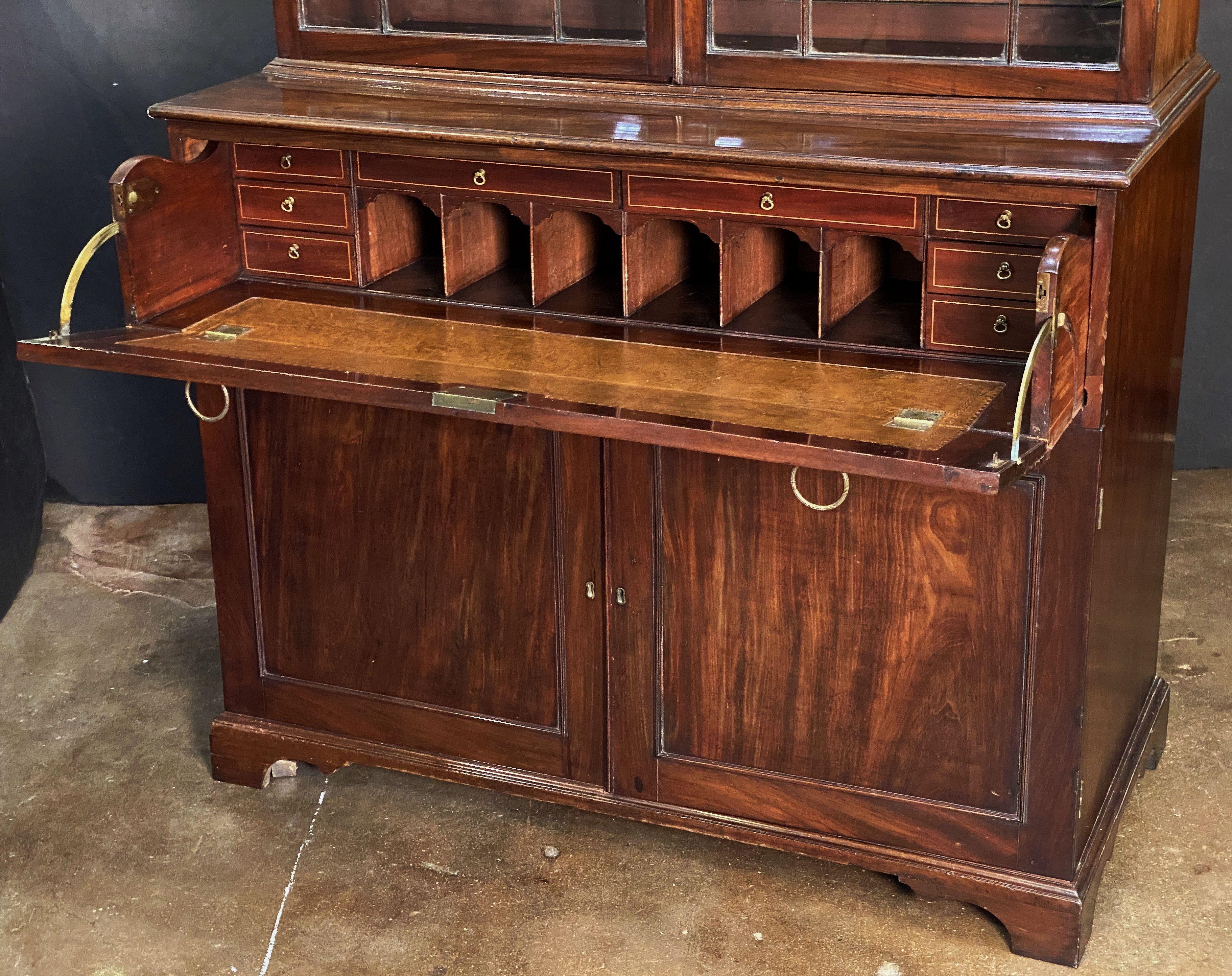 George III Double Secretary Bookcase of Mahogany in vendita 4