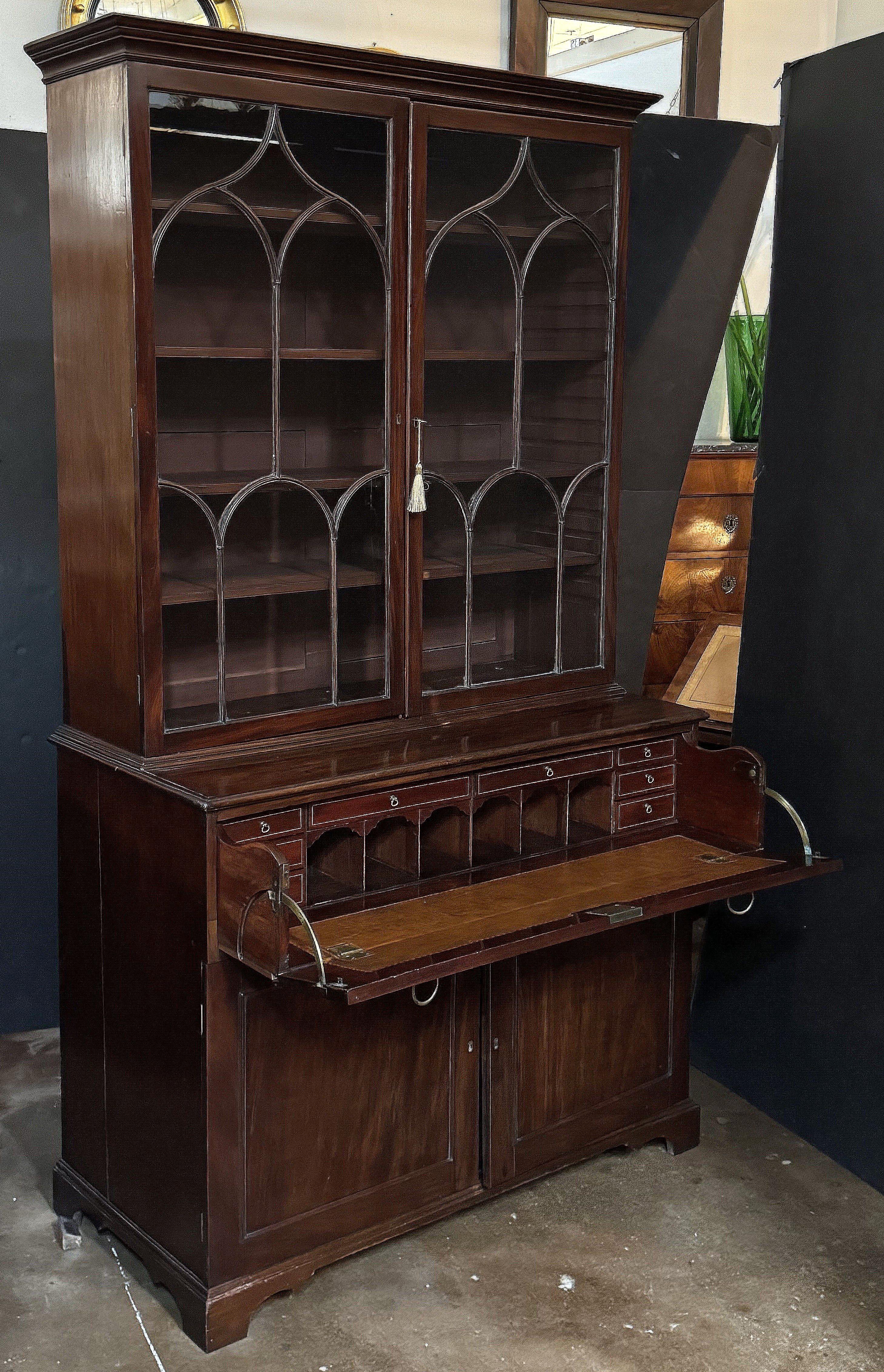 George III Double Secretary Bookcase of Mahogany in vendita 10