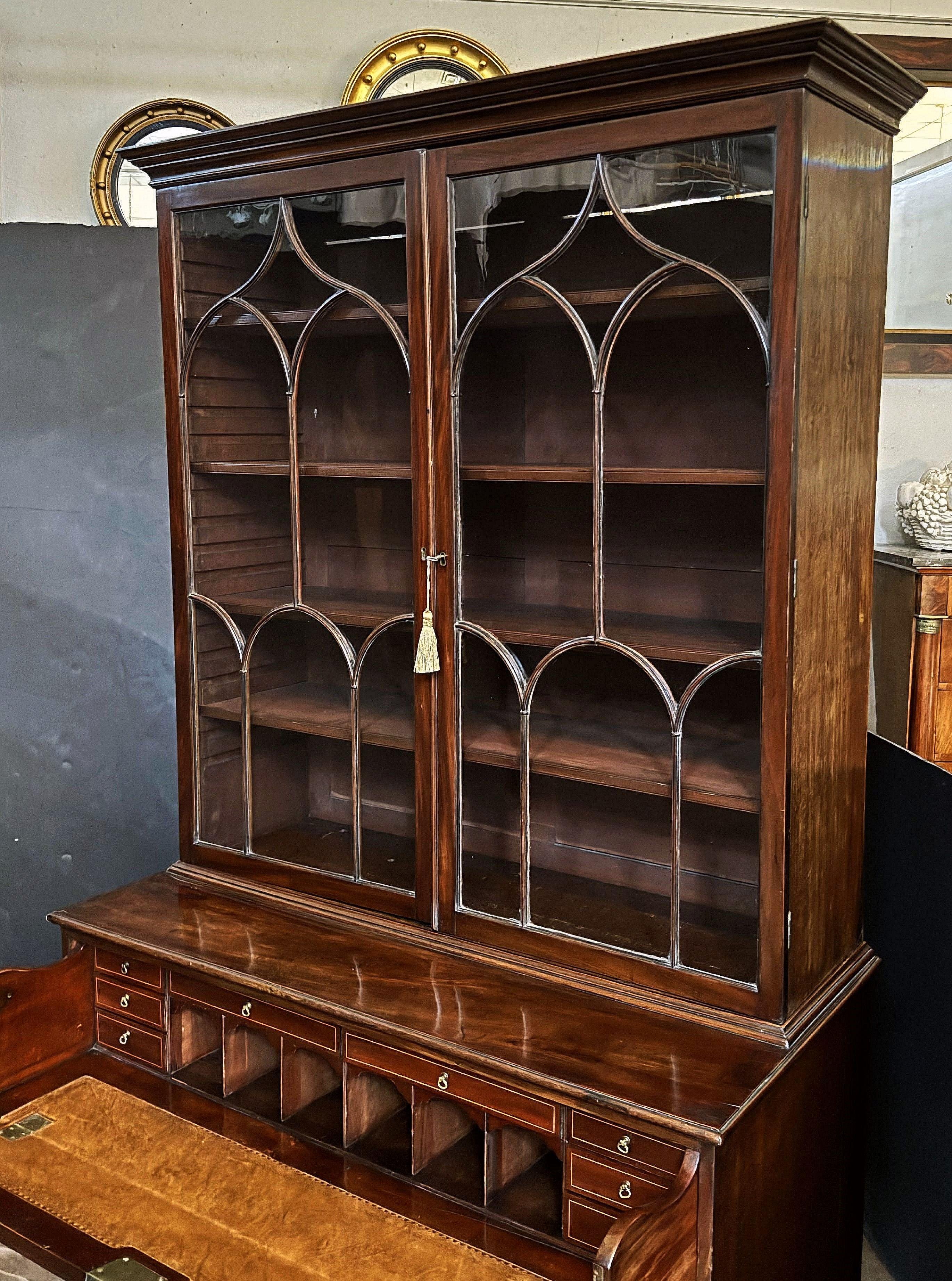 George III Double Secretary Bookcase of Mahogany In condizioni buone in vendita a Austin, TX