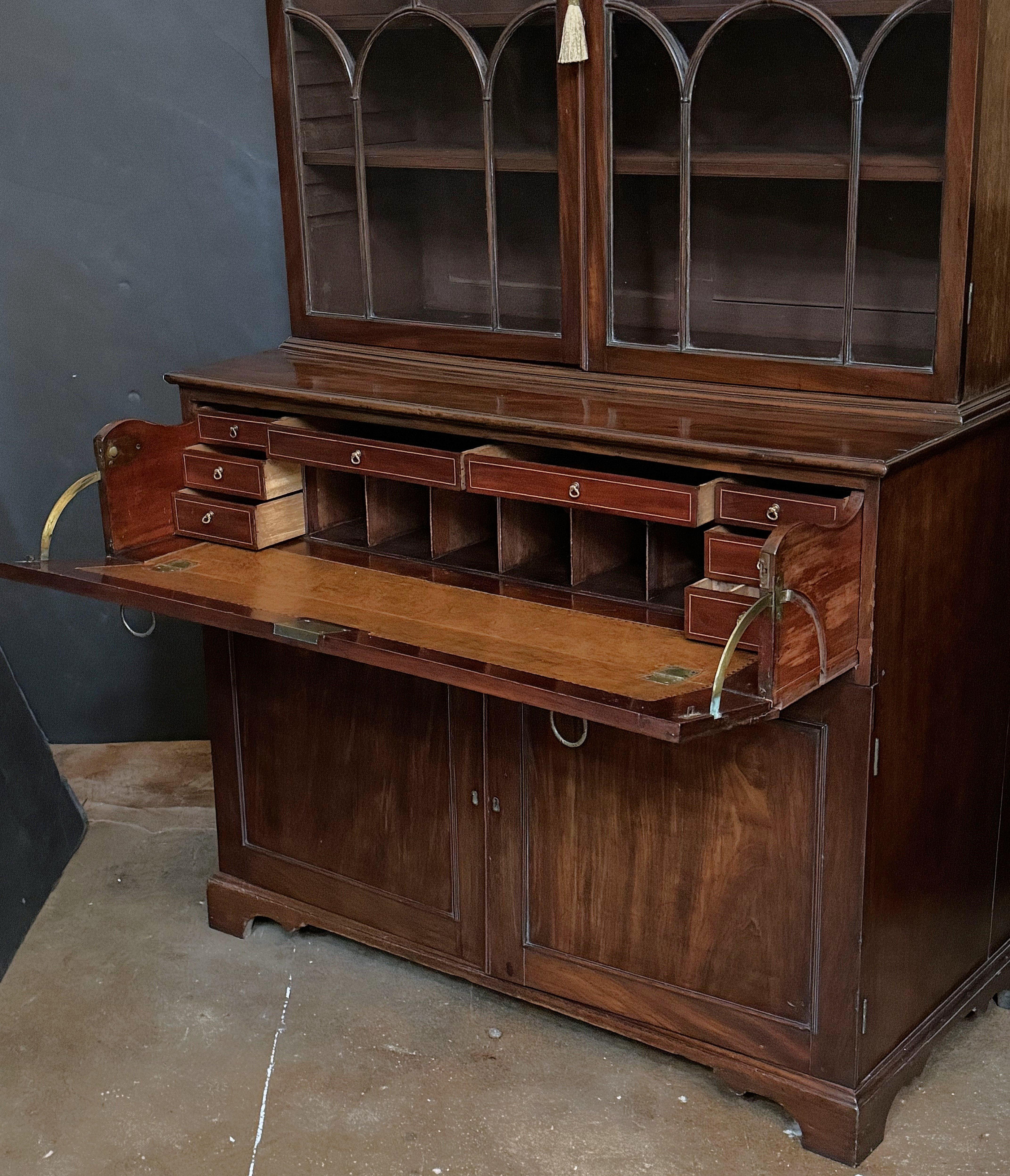 XVIII secolo George III Double Secretary Bookcase of Mahogany in vendita