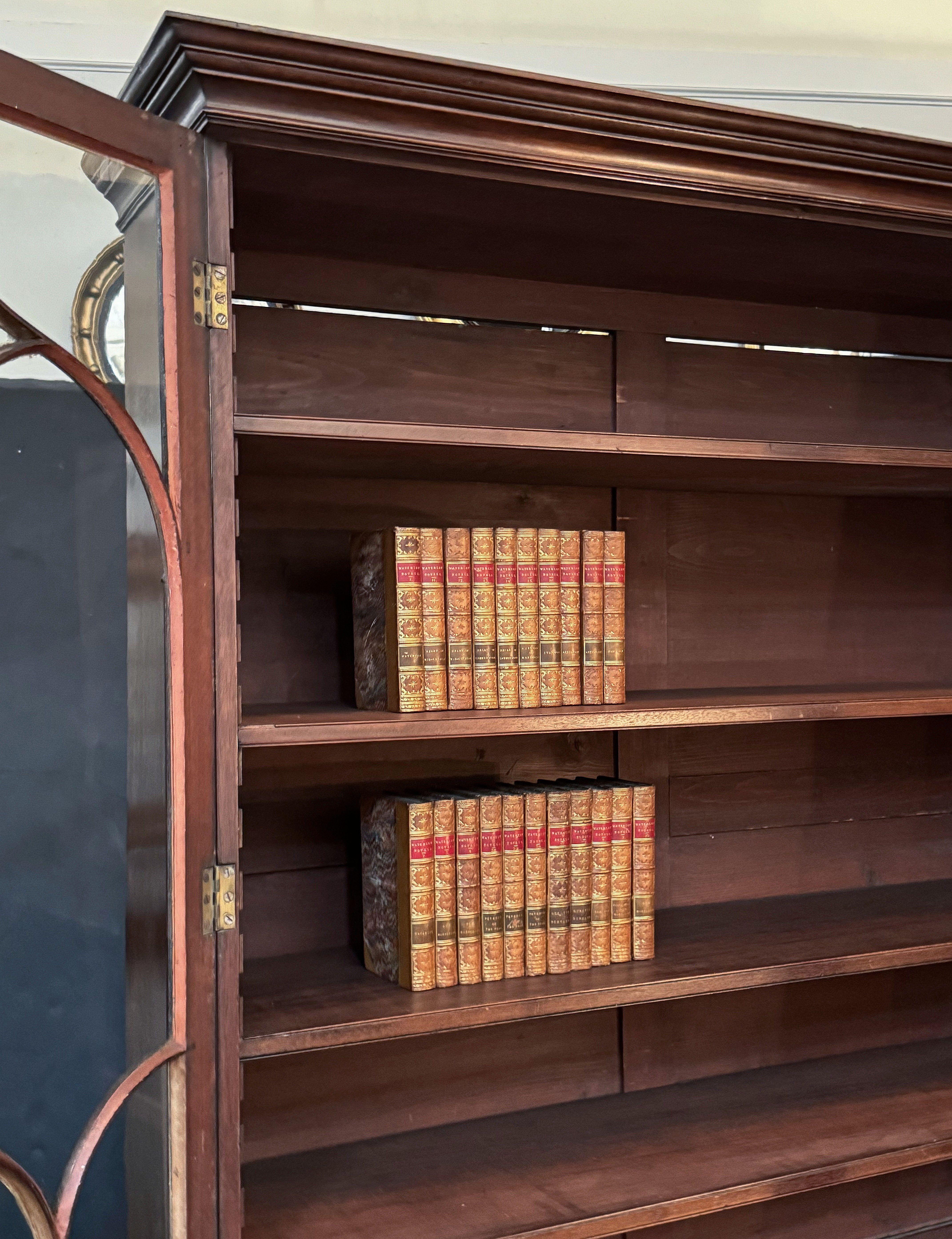 George III Double Secretary Bookcase of Mahogany in vendita 2