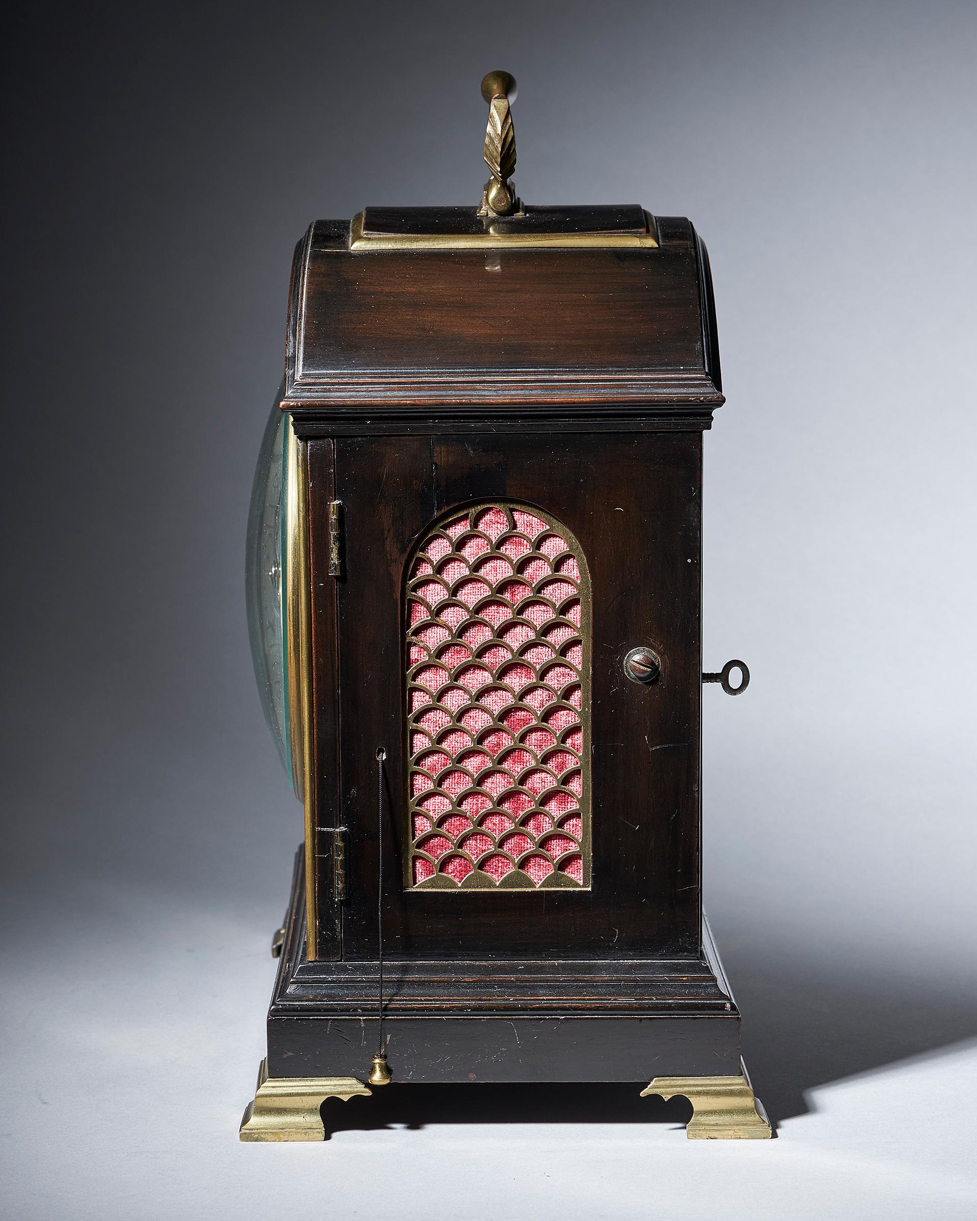 Ébénisé Pendule de table George III en bois d'ébène à huit jours et double fusee par O. Hamley en vente