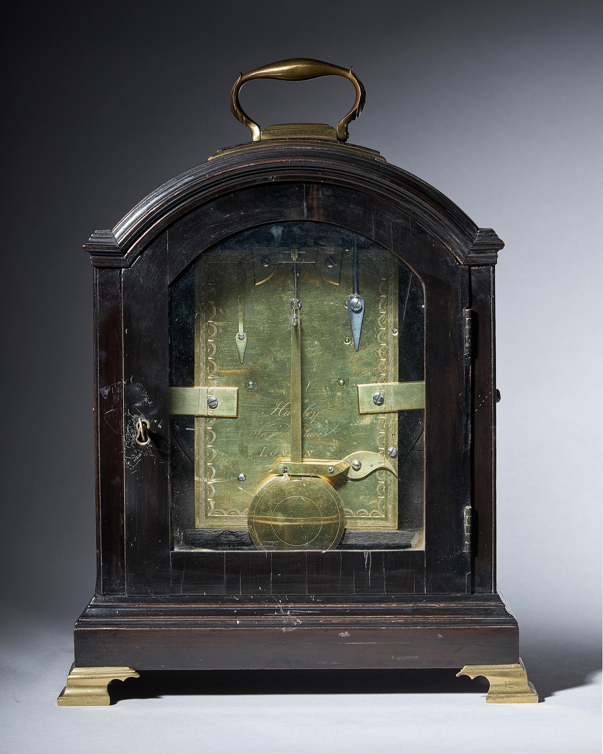 Ébénisé Pendule de table George III en bois d'ébène à huit jours et double fusee par O. Hamley en vente
