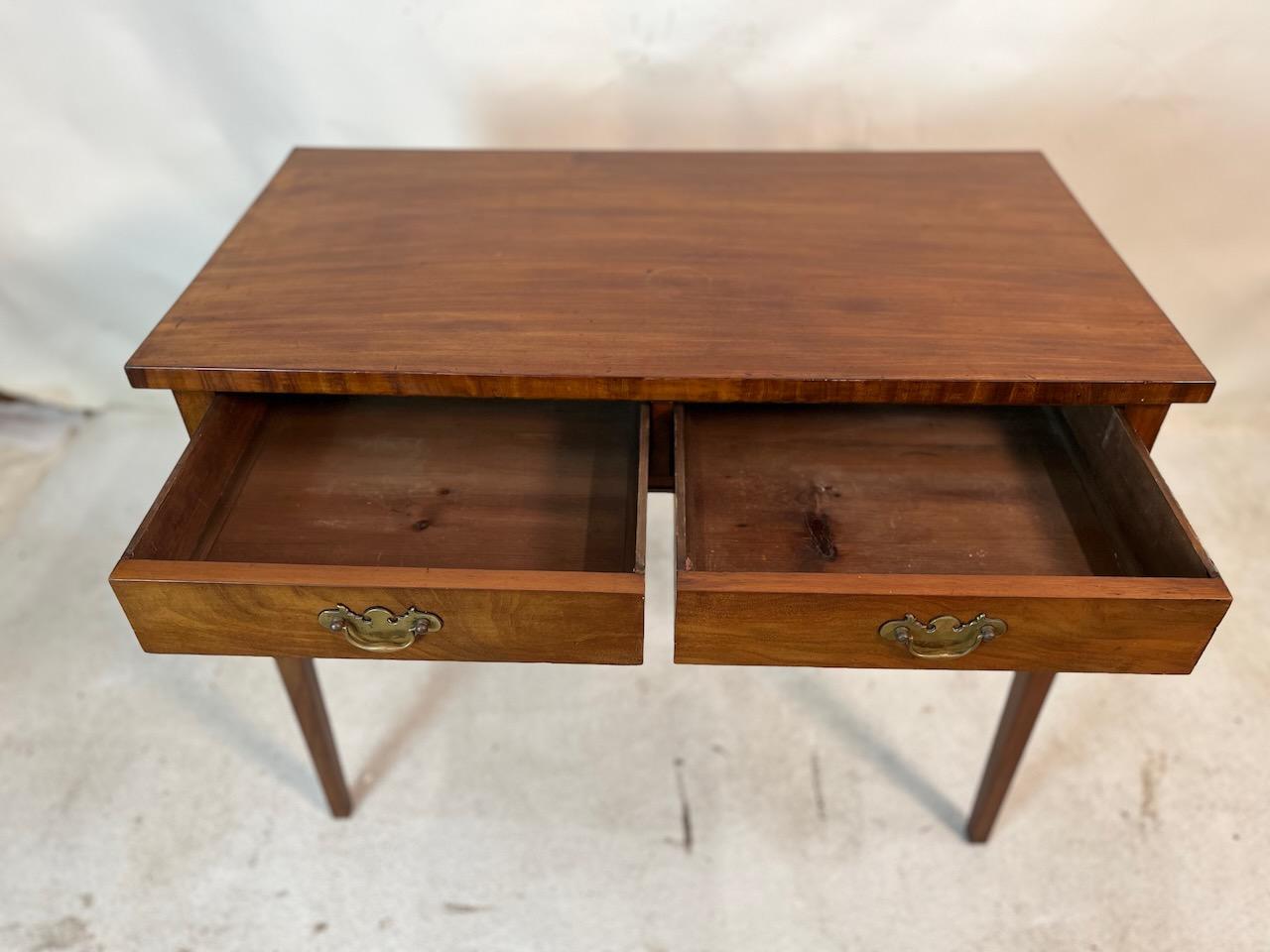 George III End Table with Two Drawers In Good Condition In Wilson, NC