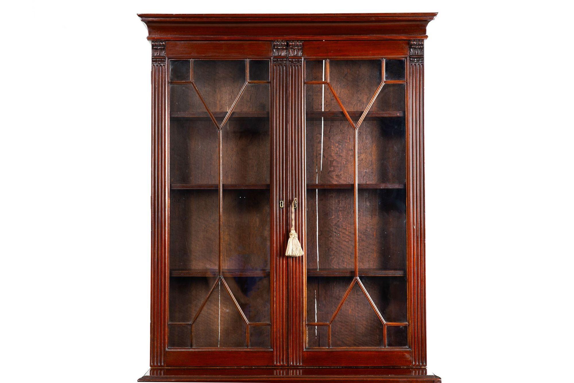 Laiton George III English Antique Mahogany Bookcase Secretary Desk circa 1780 en vente