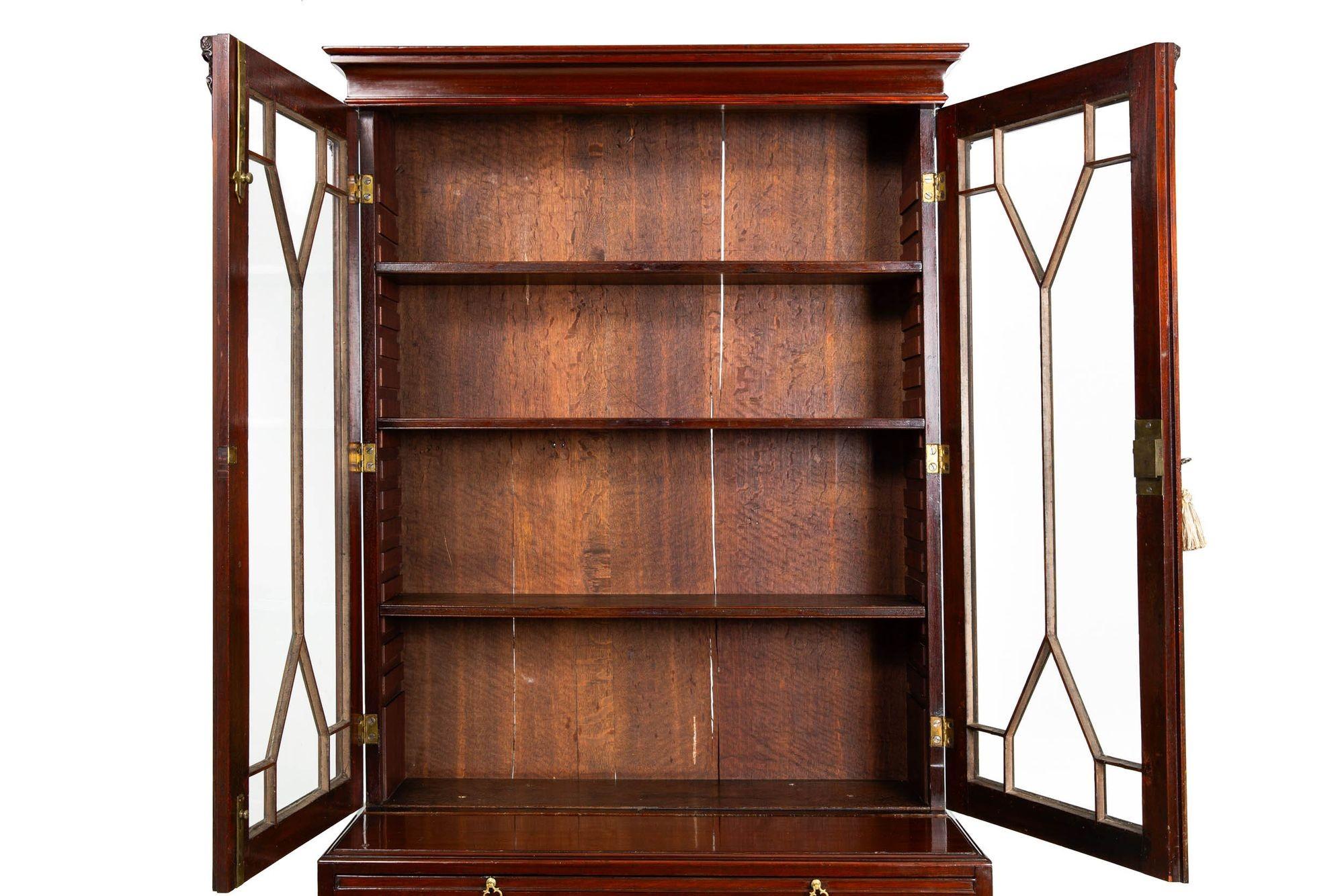 George III English Antique Mahogany Bookcase Secretary Desk circa 1780 (Messing) im Angebot
