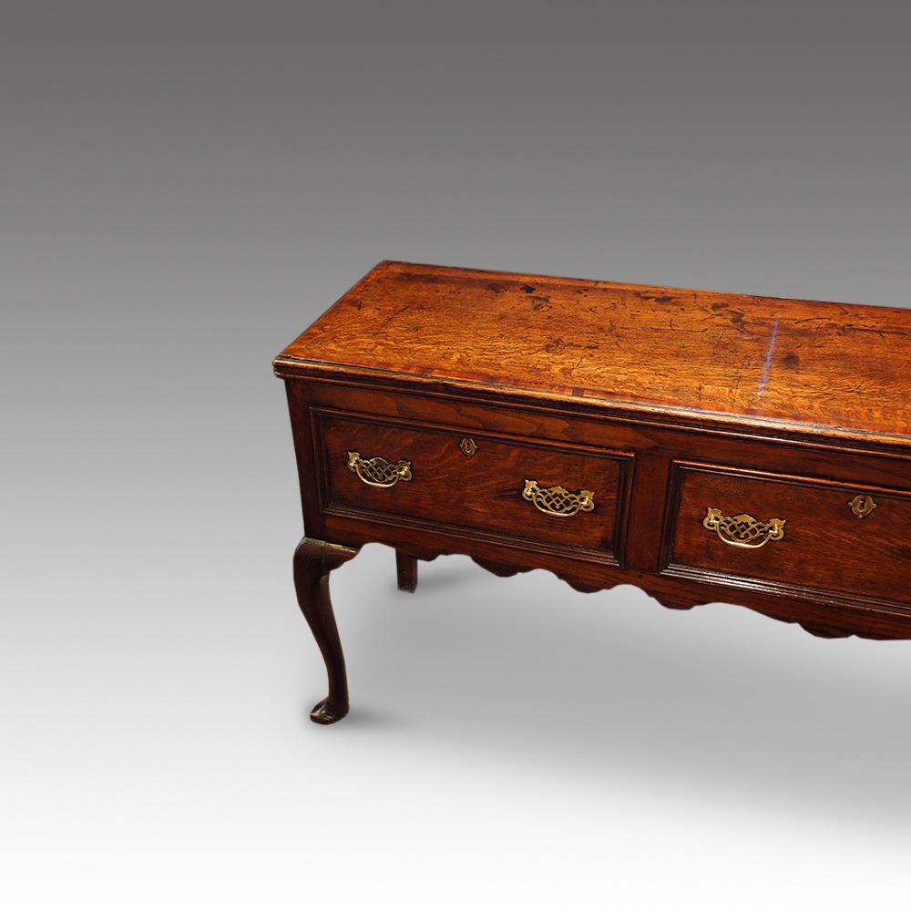 George III English Country Estate Oak Farmhouse Dresser Server, circa 1820 In Good Condition In Salisbury, Wiltshire