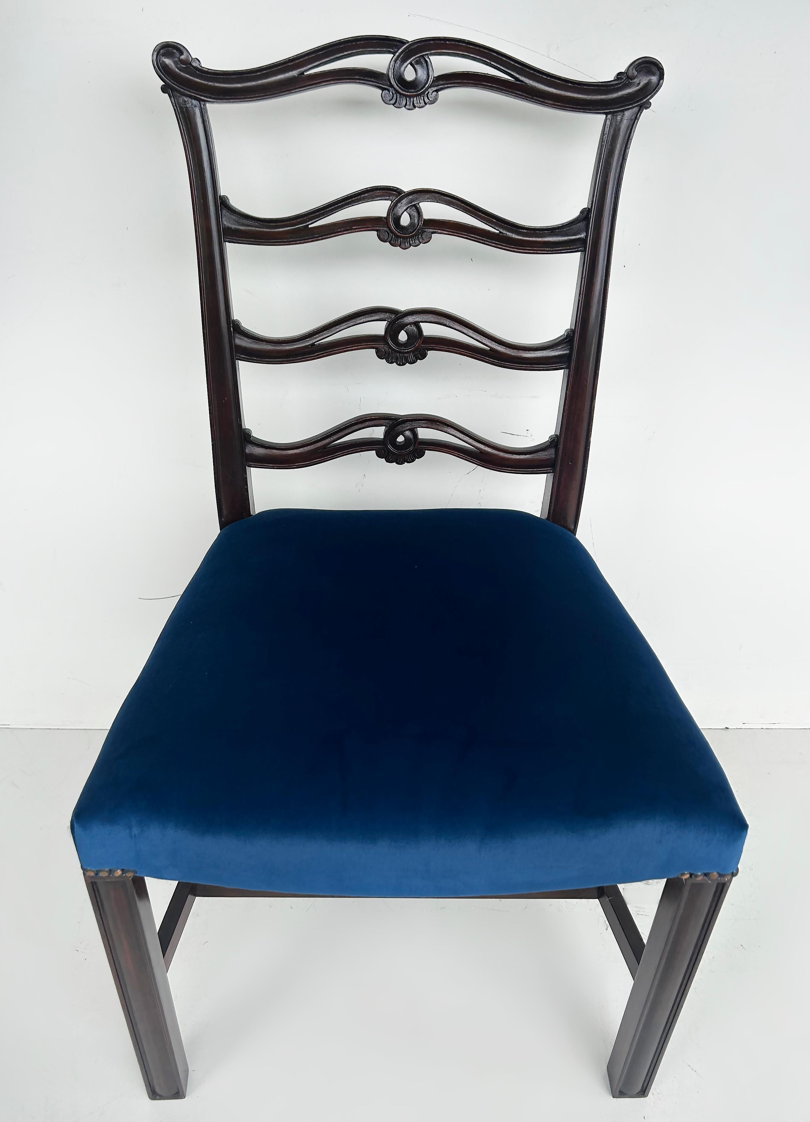 Set di 6 sedie da pranzo George III English Ladderback, rivestimento in velluto pregiato in vendita 3