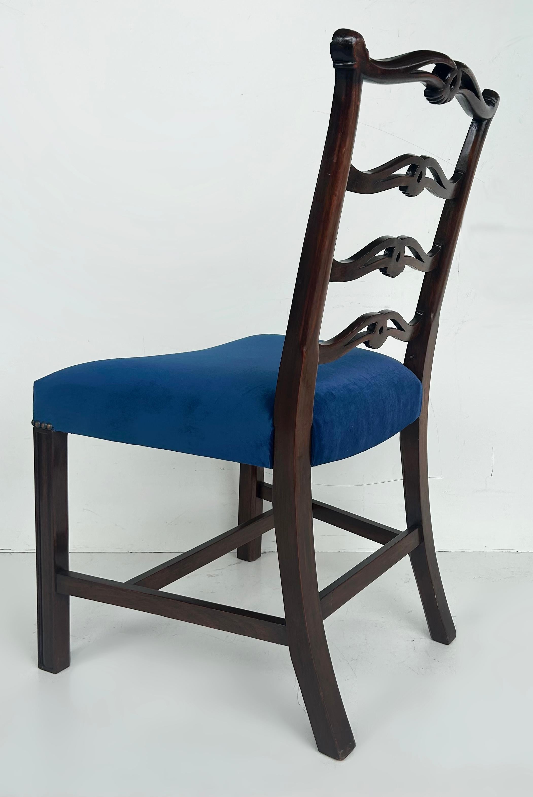 Set di 6 sedie da pranzo George III English Ladderback, rivestimento in velluto pregiato in vendita 2