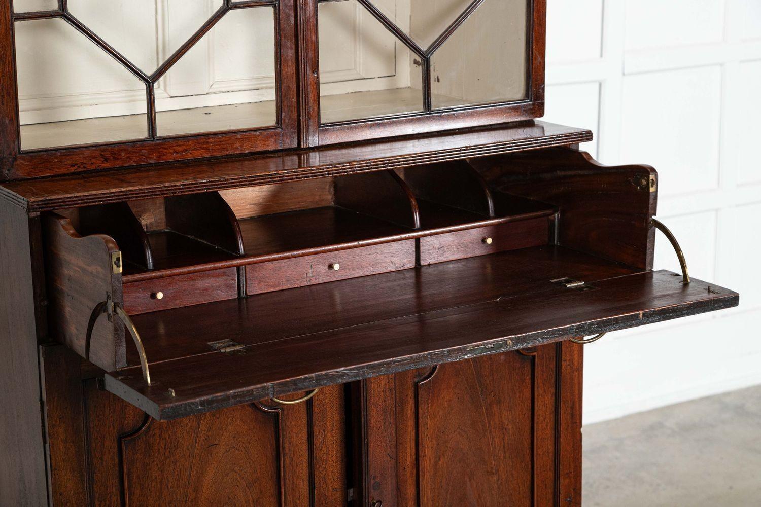 Libreria secretaire inglese in mogano smaltato di Giorgio III in vendita 8