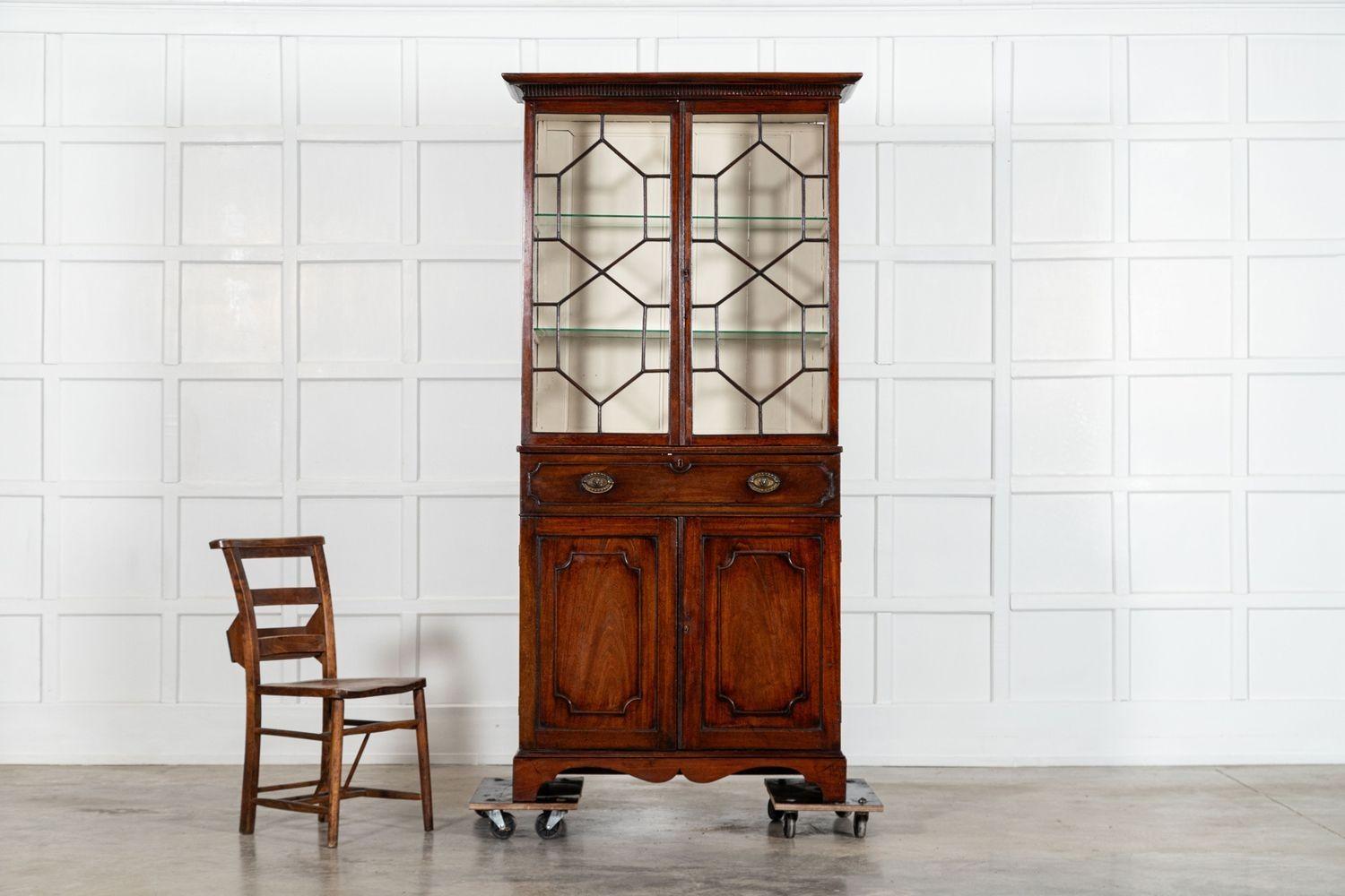 XIX secolo Libreria secretaire inglese in mogano smaltato di Giorgio III in vendita