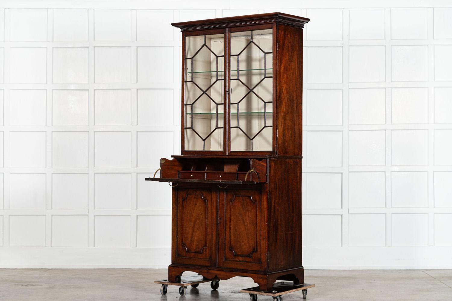 Libreria secretaire inglese in mogano smaltato di Giorgio III in vendita 2
