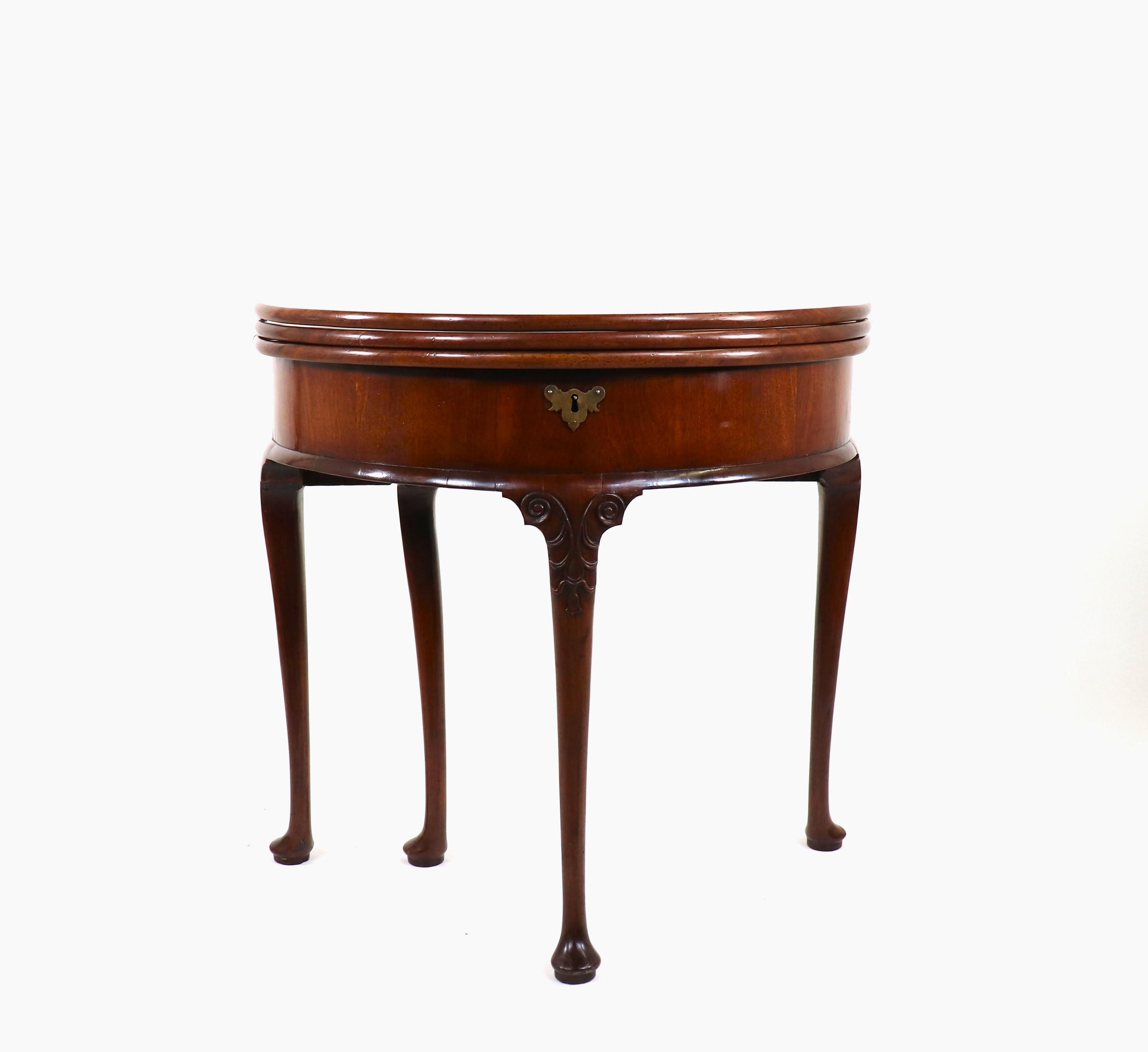 The George III style produced exceptional quality pieces that many collectors have deemed the finest examples of furniture design. During this time Georgian furniture makers preferred mahogany over walnut, making it the main wood of choice. This