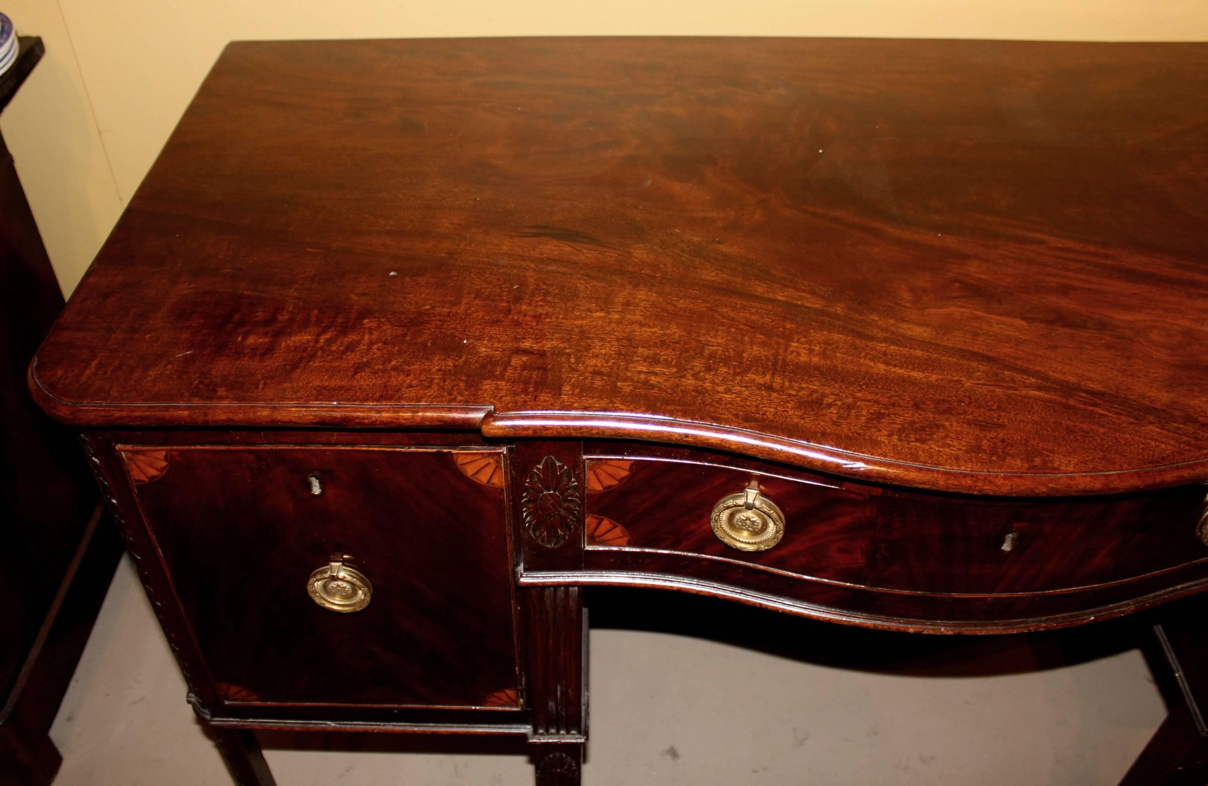 George III English Mahogany Serpentine Sideboard with Quarter Fan Inlay In Good Condition For Sale In Milford, NH
