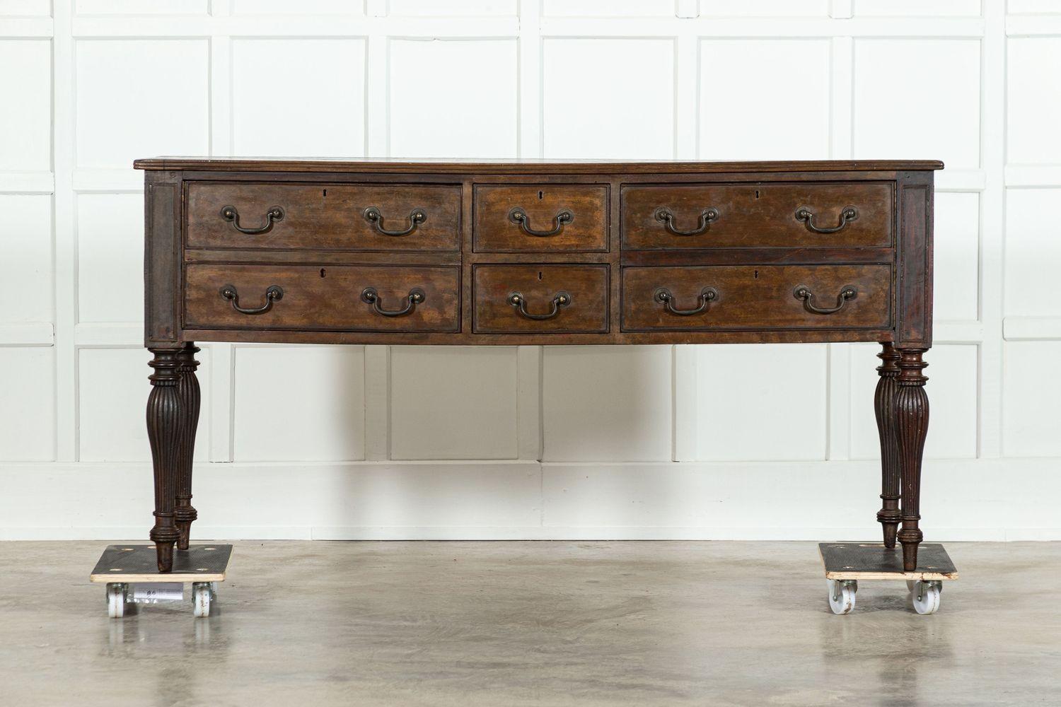 circa 1800
Base per comò George III English Oak
sku 1908
W177 x D53 x H91 cm
Peso 83 kg
