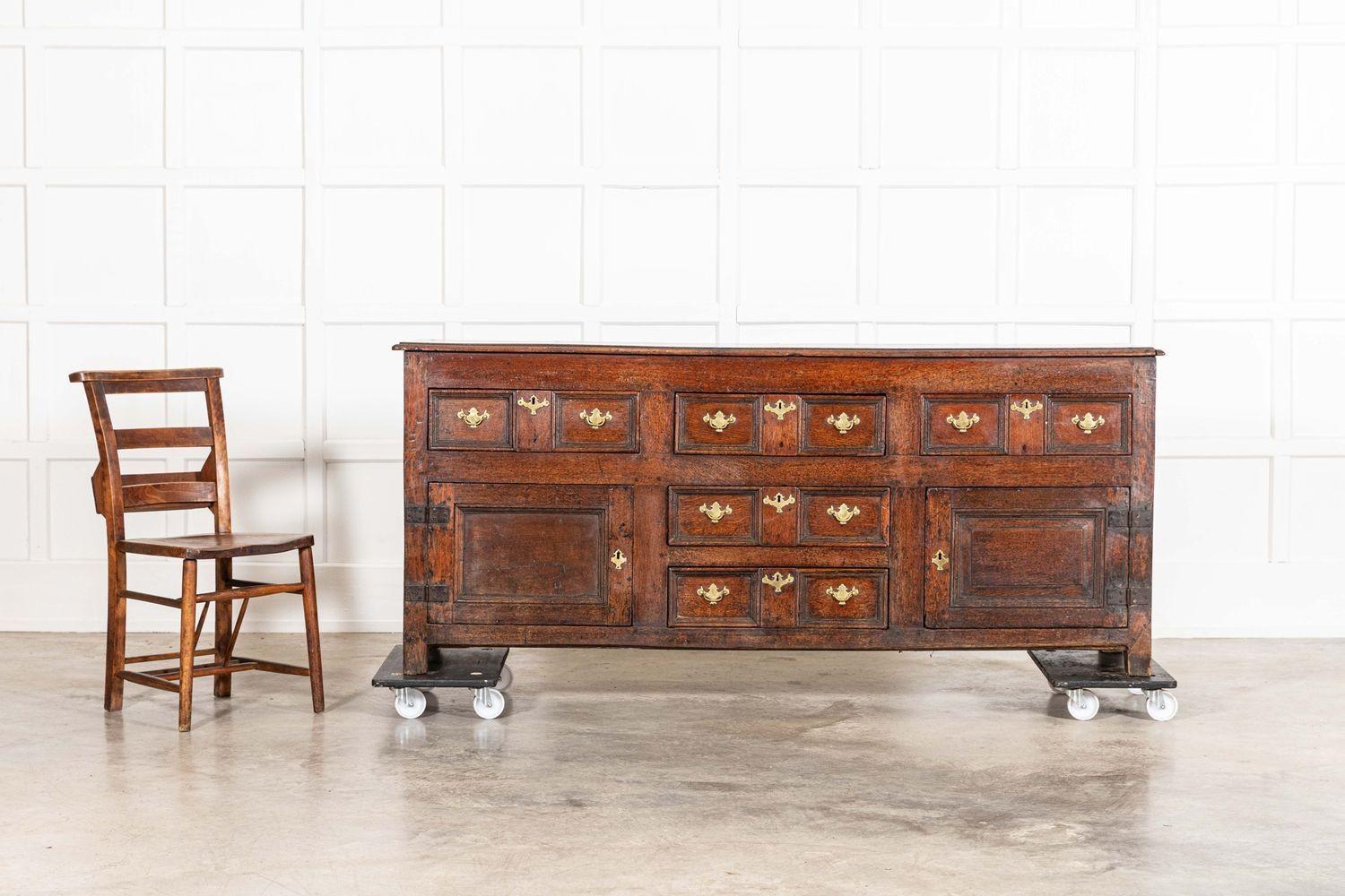 Fino al XVIII secolo Base per comò George III English Oak in vendita