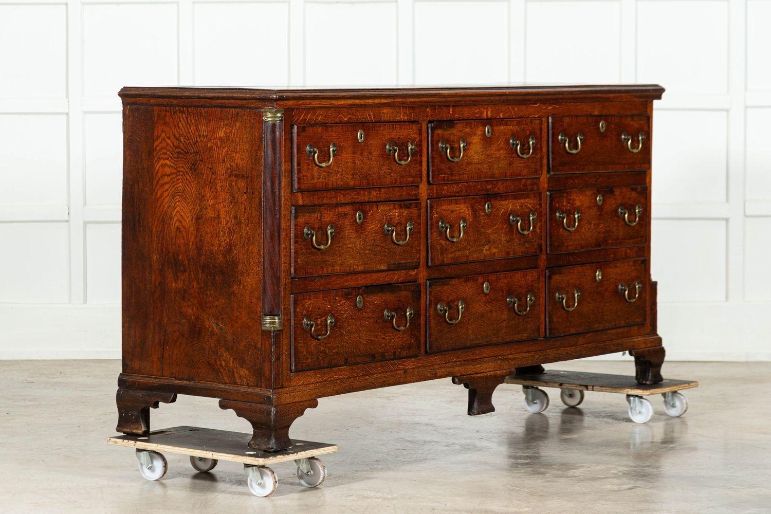 XIXe siècle George III English Oak & Mahogany Dresser Base / Chest Drawers en vente