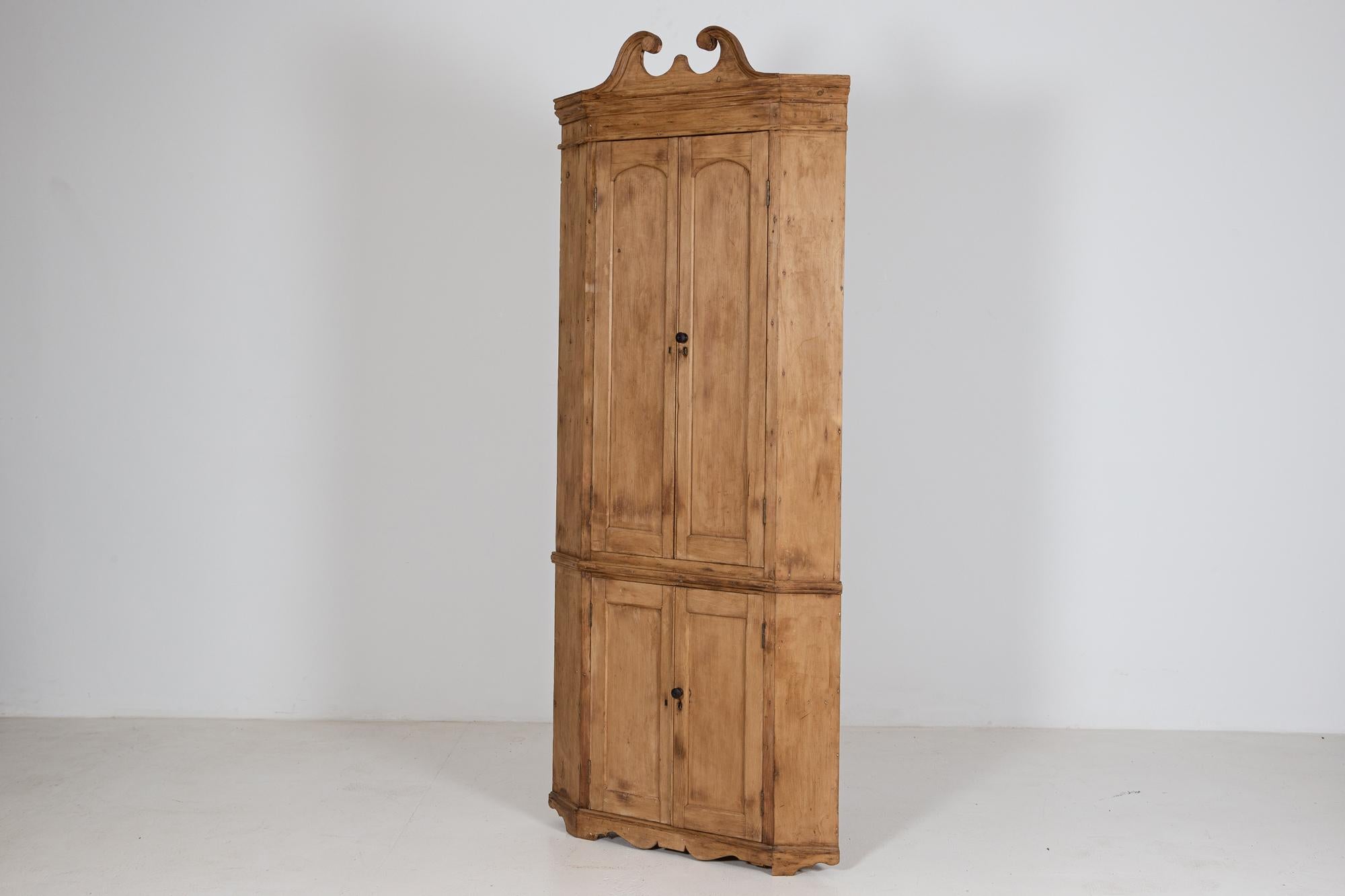 Mid-18th Century George III English Pine Corner Cupboard For Sale