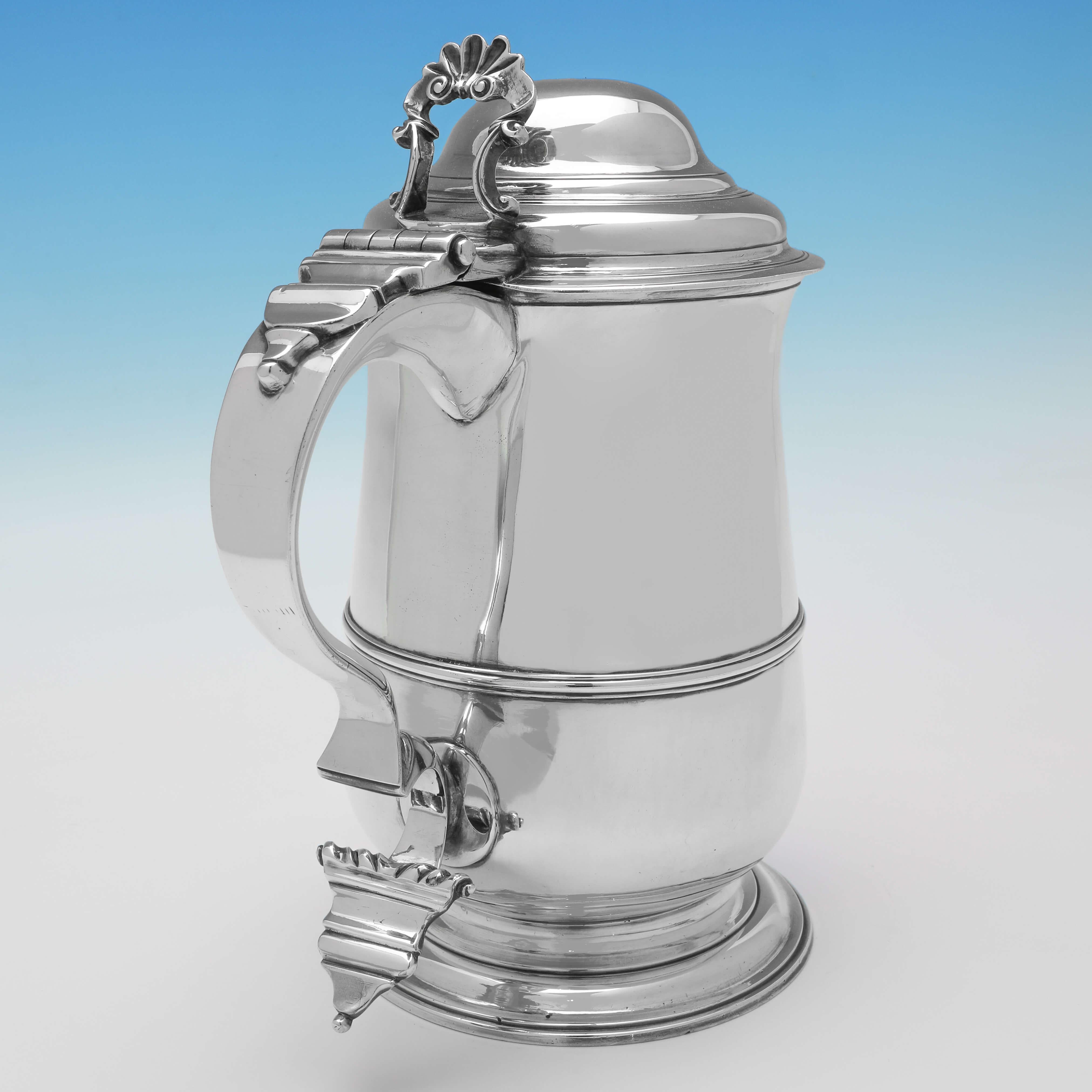 Late 18th Century George III English Sterling Silver Tankard - London 1772 - William Plummer For Sale