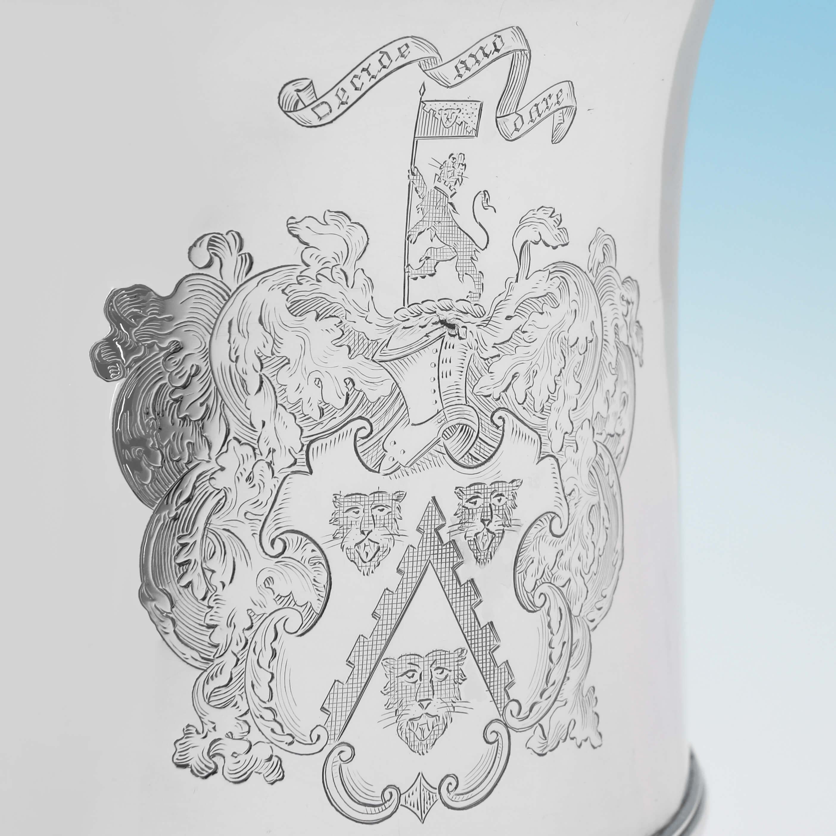 George III English Sterling Silver Tankard - London 1772 - William Plummer For Sale 2