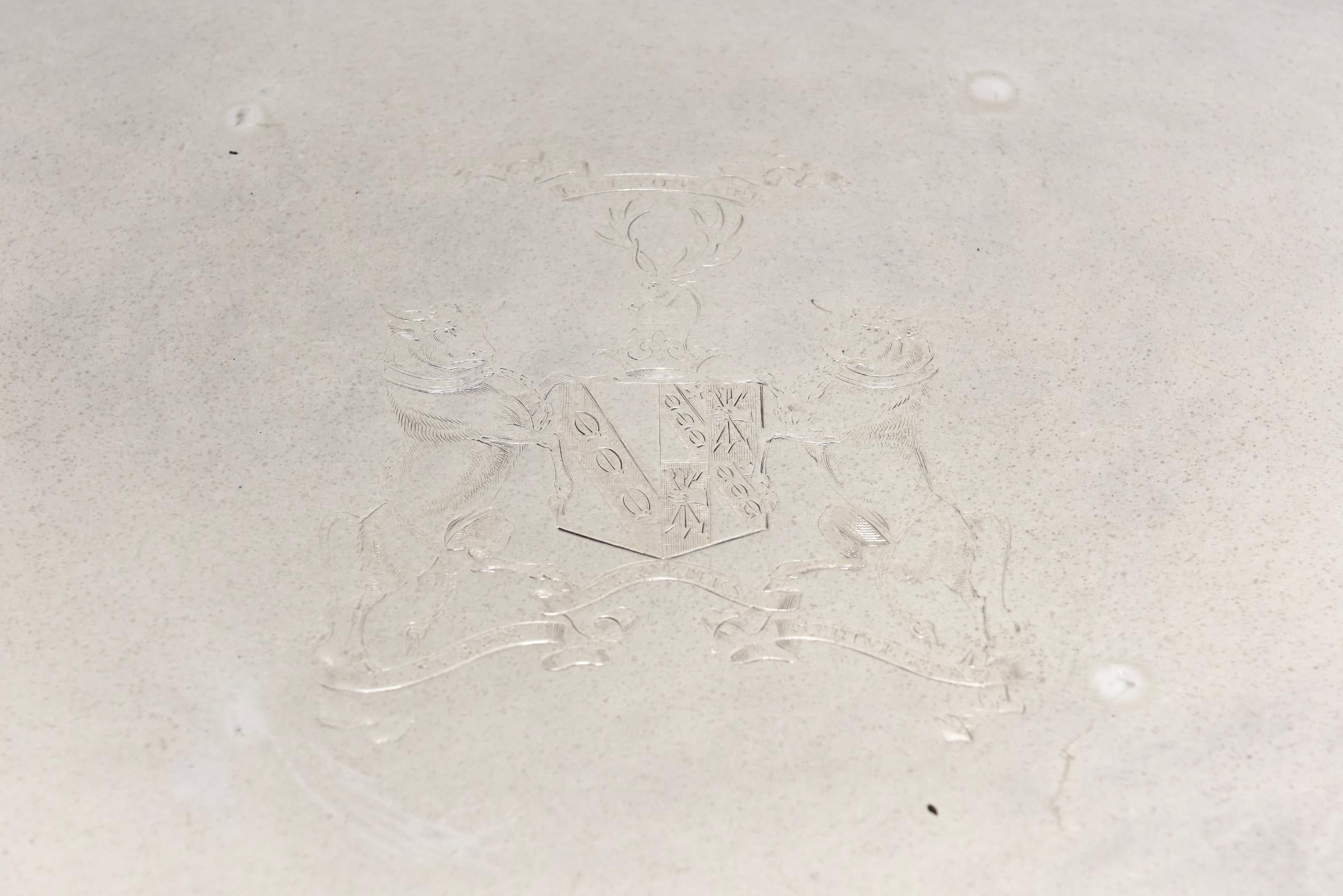 Fino al XVIII secolo Servizio da tè in argento sterling di Giorgio III con vassoio abbinato, XVIII secolo in vendita