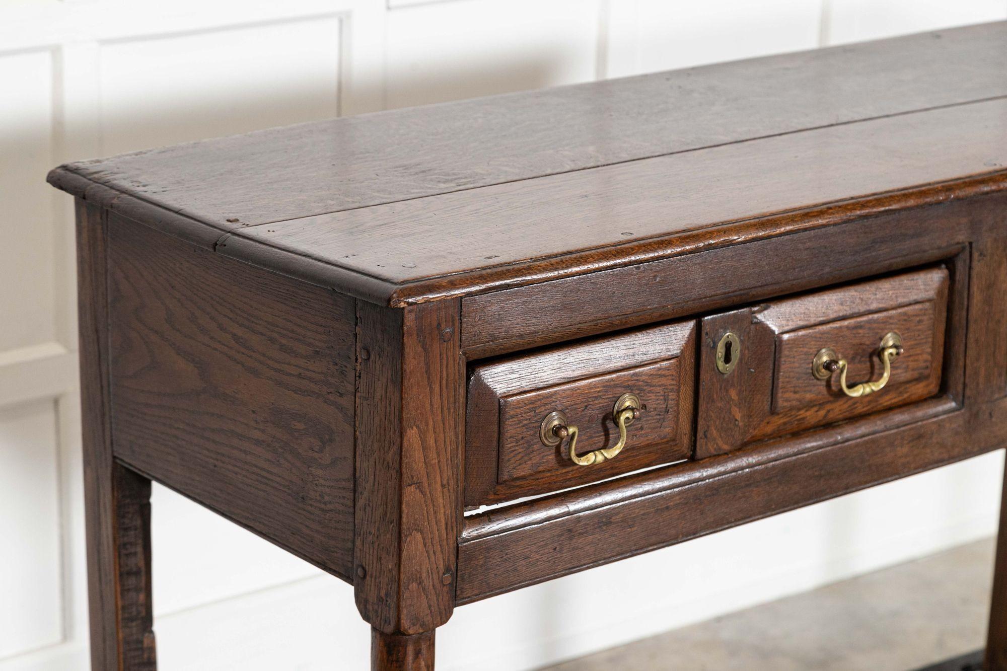 circa 1800
Base per comò in Oak di Giorgio III, in stile vernacolare inglese
sku 2080
L141,5 x P49,5 x H84 cm
Peso 20Kg