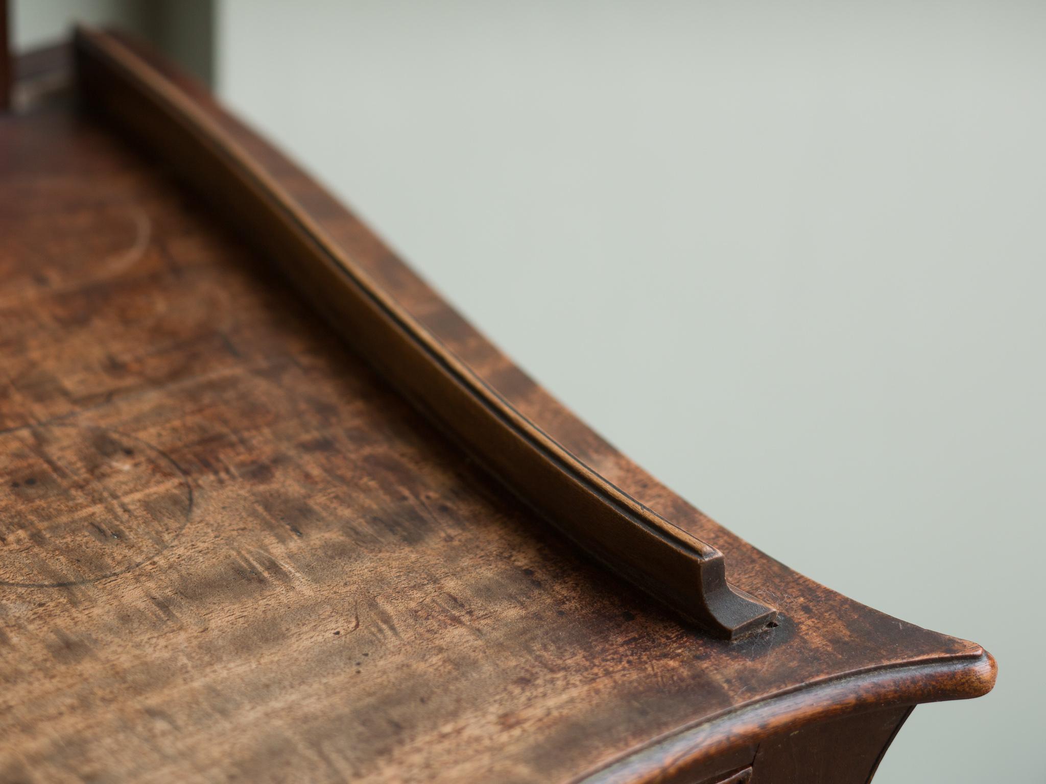 George III Figured Mahogany Ladies Writing Table In Good Condition For Sale In London, GB