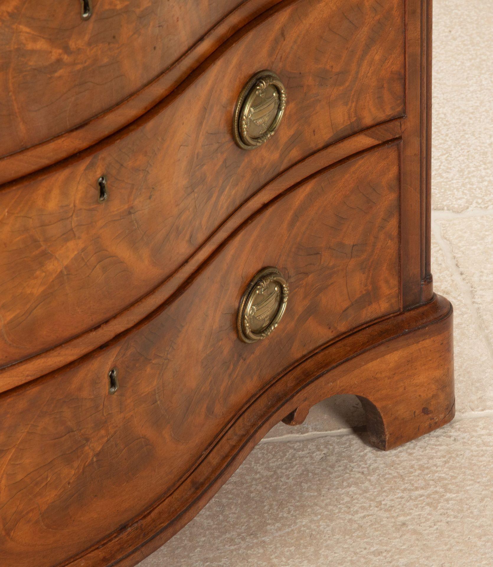 George III Figured Mahogany Serpentine Front Chest of Drawers For Sale 6