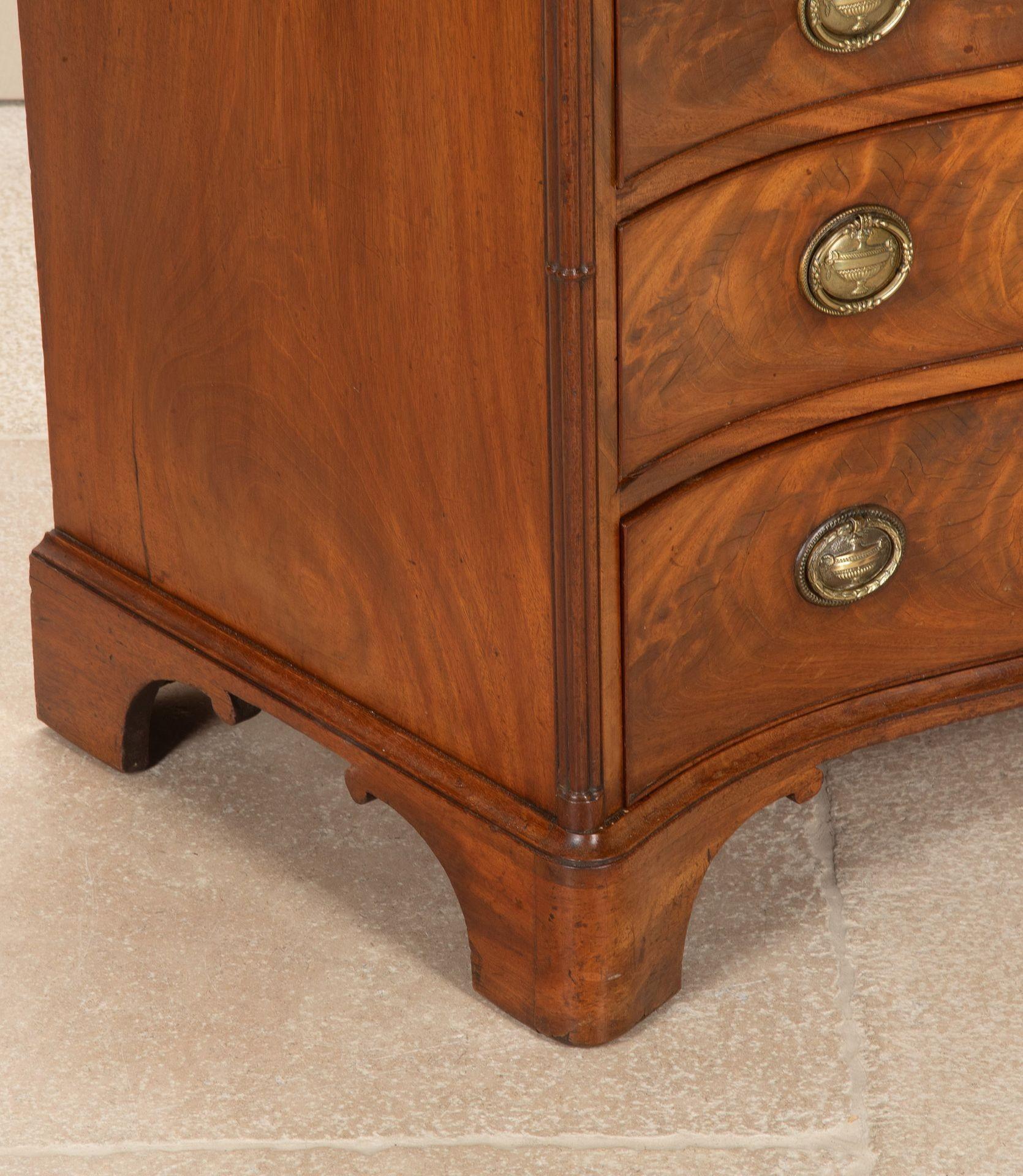 George III Figured Mahogany Serpentine Front Chest of Drawers For Sale 4