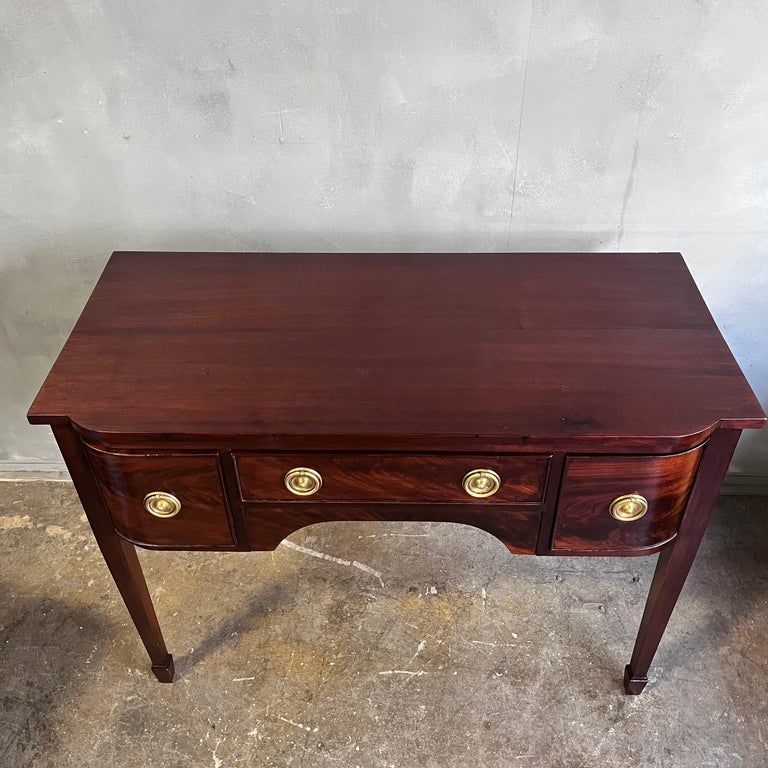 George III Flame Mahogany Sideboard In Good Condition For Sale In BROOKLYN, NY