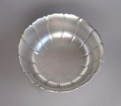 Georges III. kannelierte Schale, hergestellt in London von Robert Hennell, 1777