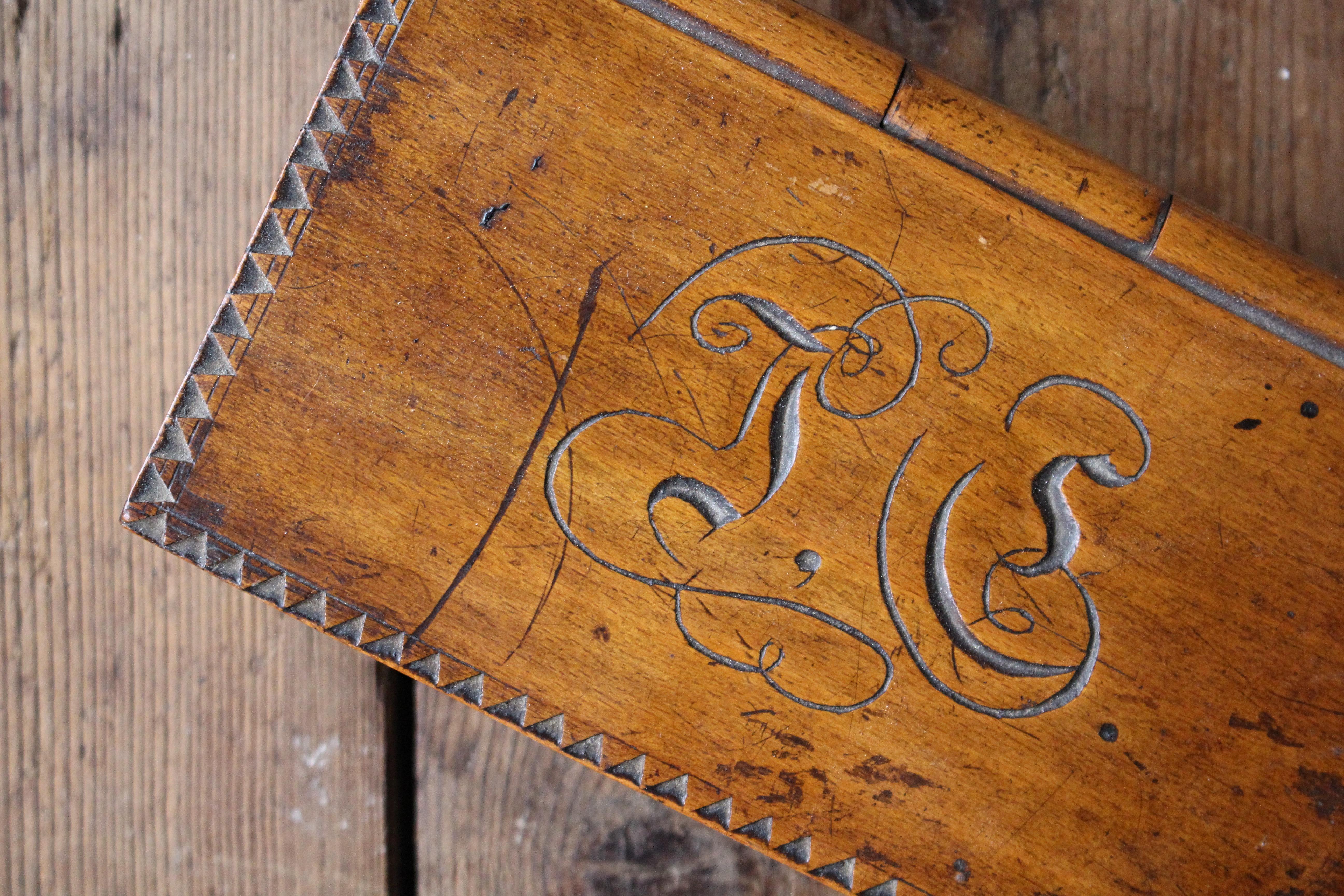 George III  Boîte de livres secrète Treen Initiales J S Country House Curio en vente 4
