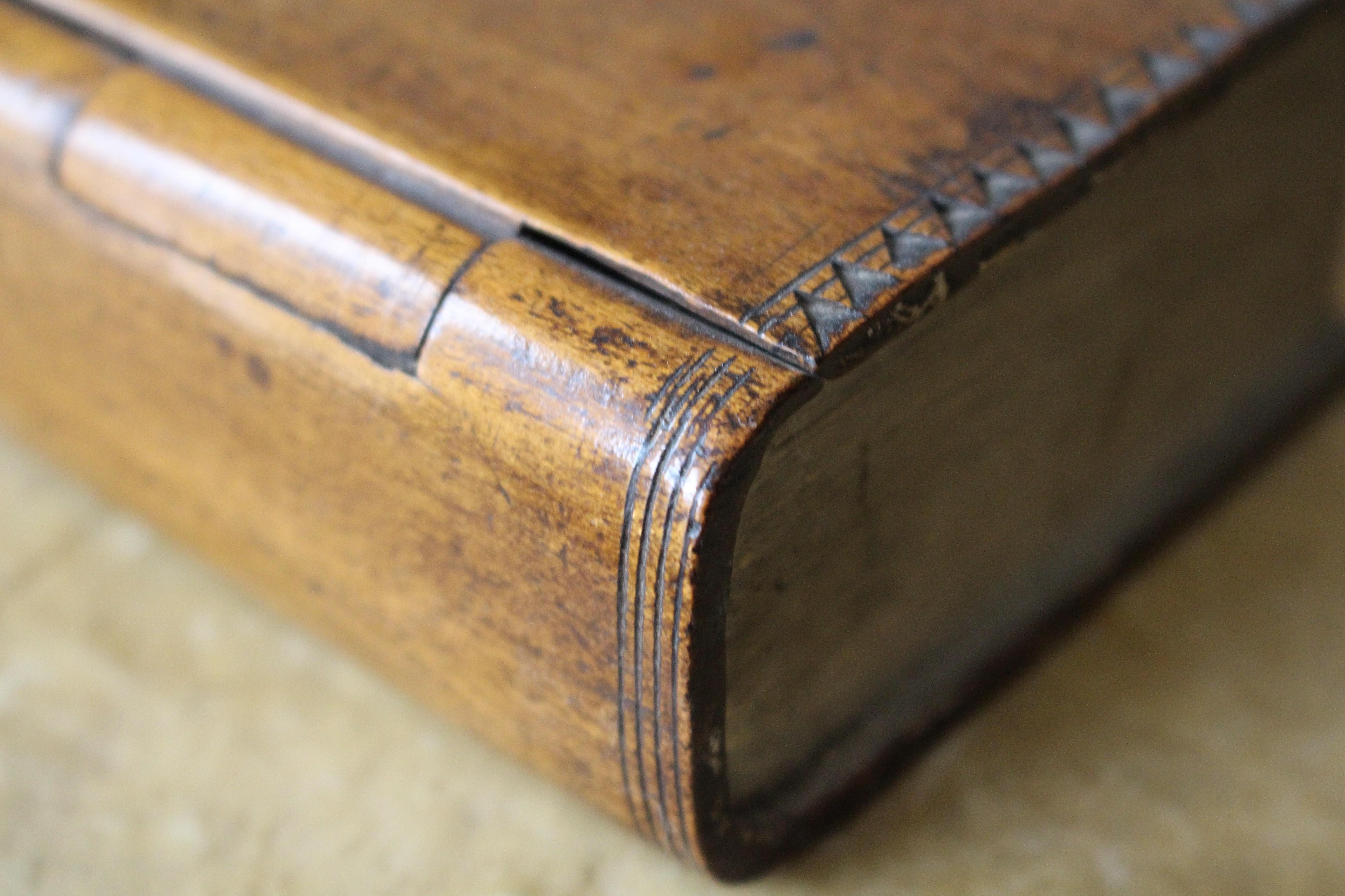 George III  Boîte de livres secrète Treen Initiales J S Country House Curio en vente 1