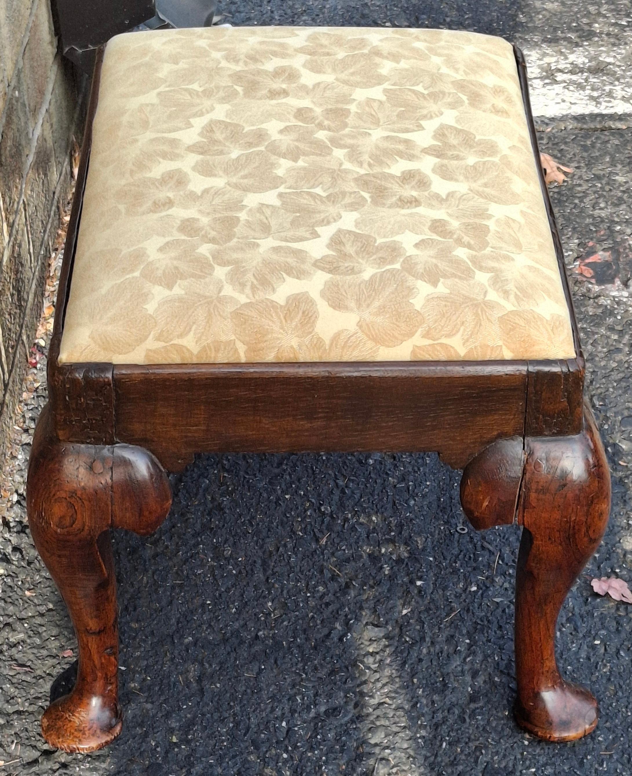 Country Sgabello imbottito e in legno di frutta di Giorgio III, CIRCA 1810 in vendita