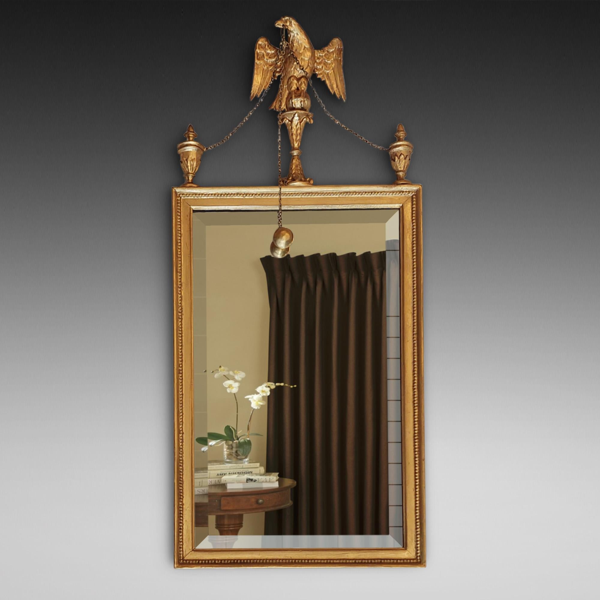 Specchio da molo dorato George III - con piastra rettangolare smussata, con urna e aquila sormontata, appeso con ball and chain e cornice con perline - 14 