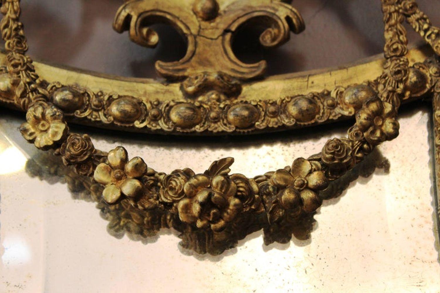 XIX secolo Specchio smussato Girandole in legno d'orato di Giorgio III in vendita