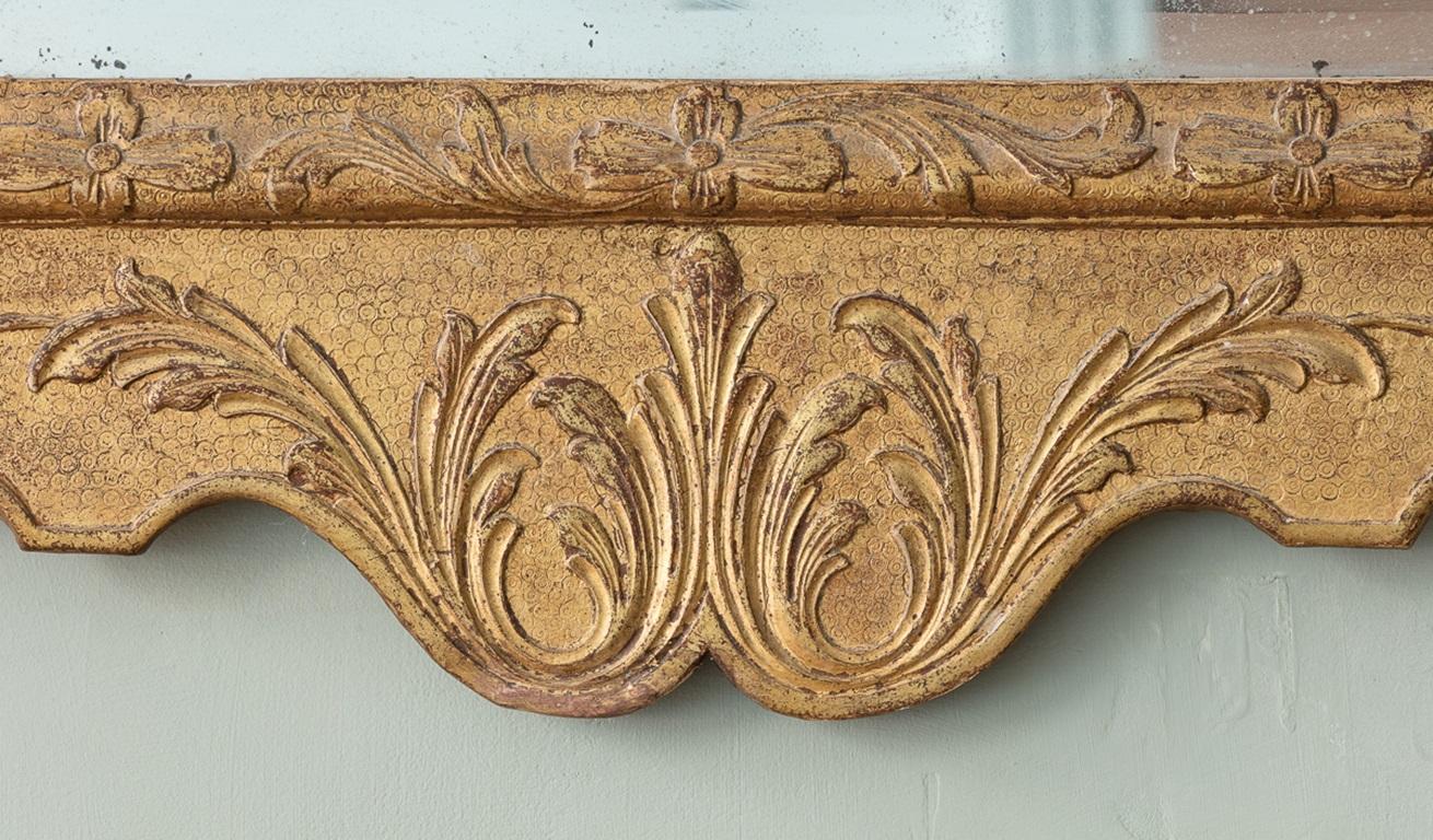 Intagliato Specchio in legno dorato di Giorgio III con stemma in piume del Principe di Galles and Wales in vendita
