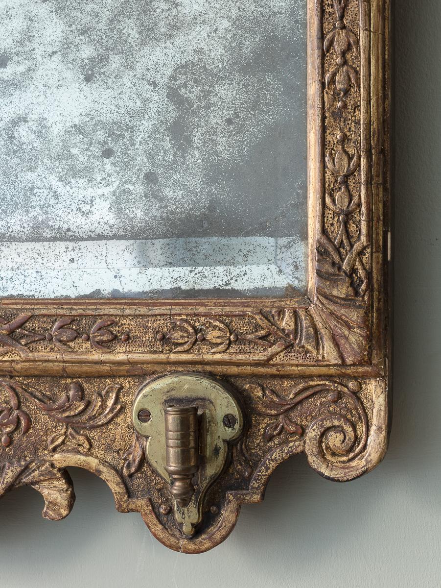 XVIII secolo Specchio da molo di Giorgio III in legno dorato con candele originali in ottone in vendita